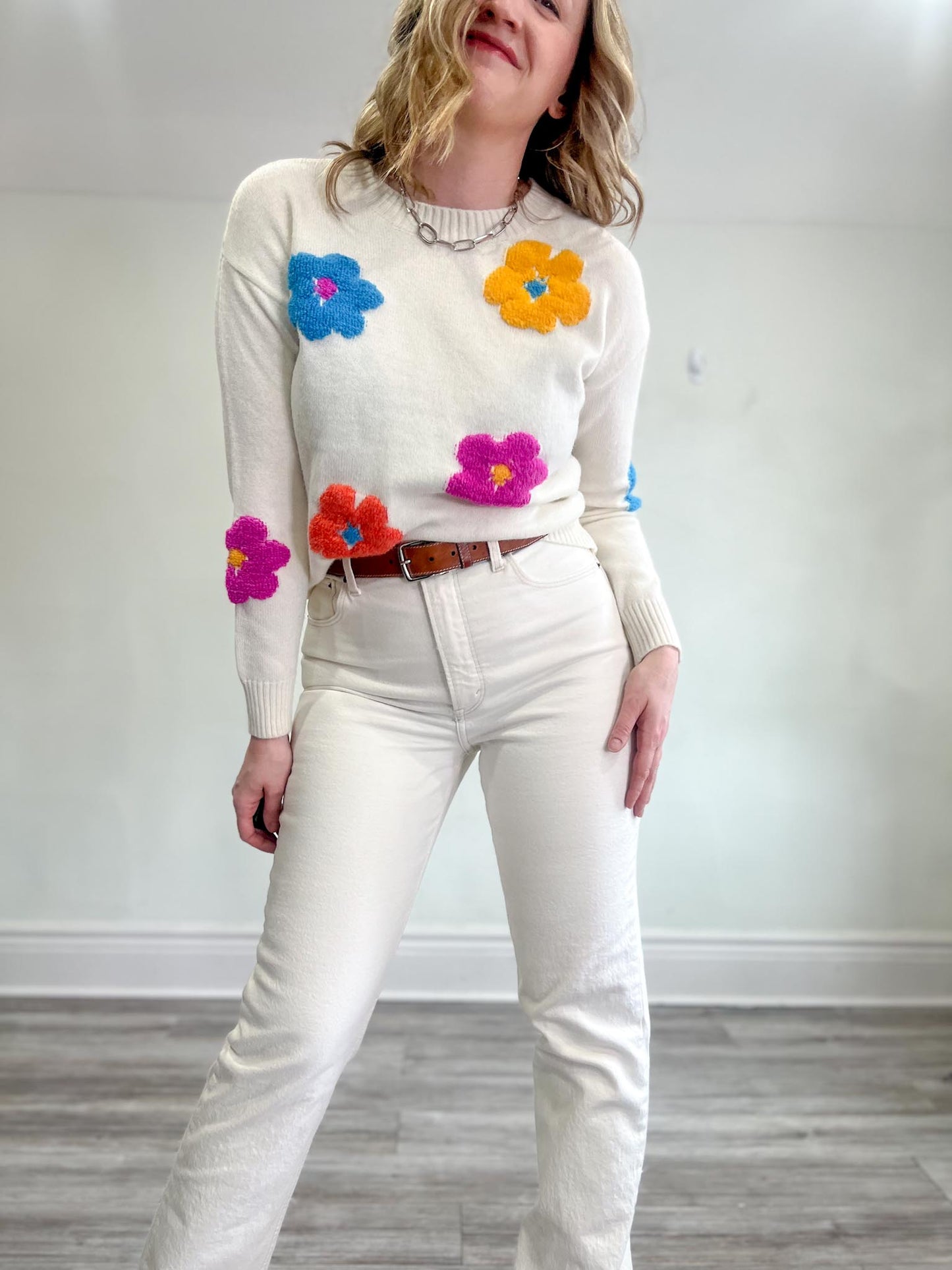 Lyla & Luxe Floral Sweater in White (Size XS/S)