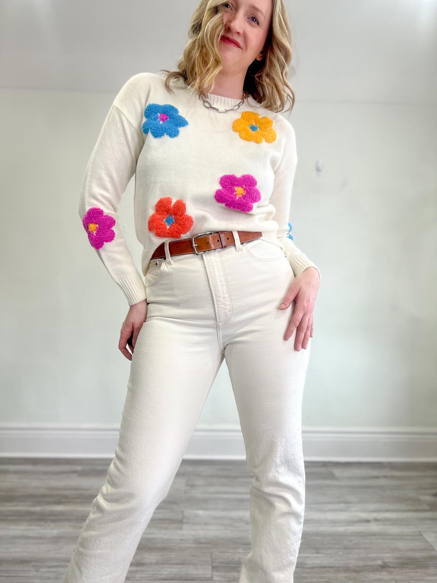 Lyla & Luxe Floral Sweater in White (Size XS/S)