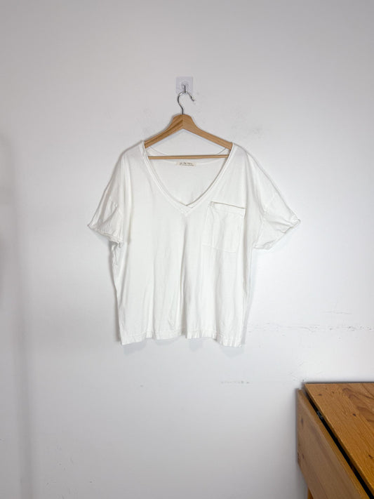 We the Free V-Neck T-Shirt in White (Size S/M)