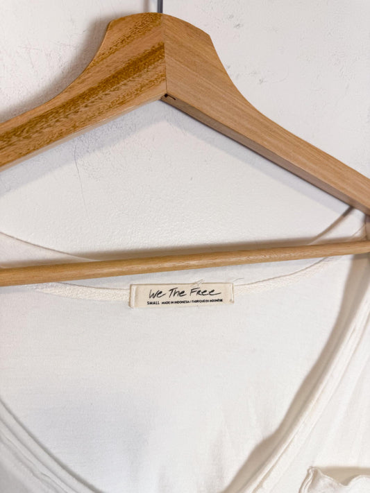 We the Free V-Neck T-Shirt in White (Size S/M)