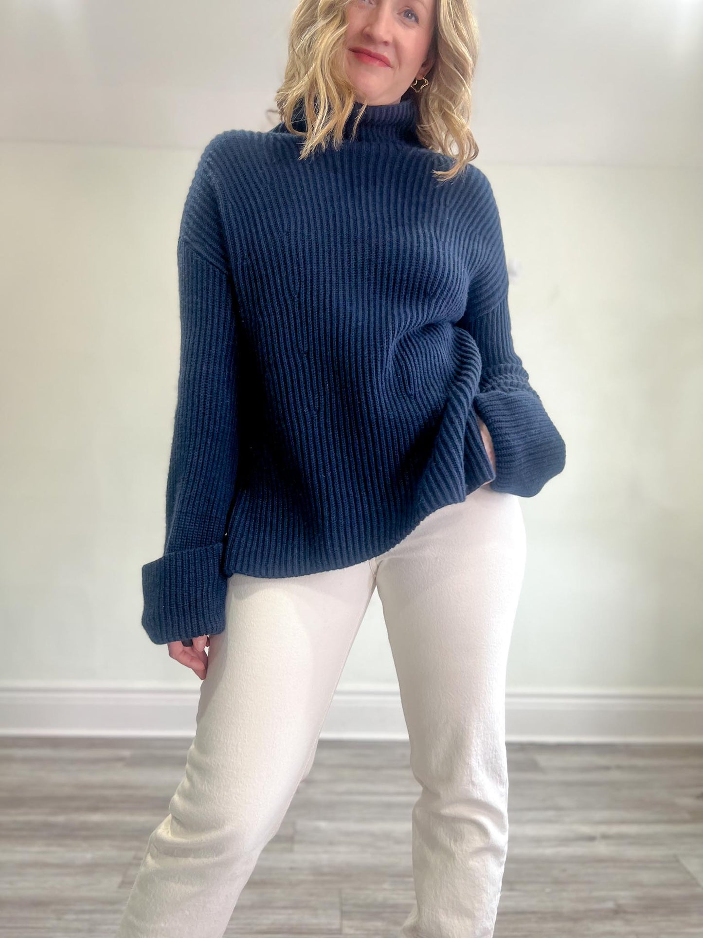 Banana Republic "Oversized Merino-Cashmere Sweater in Navy" (Size XS/S)