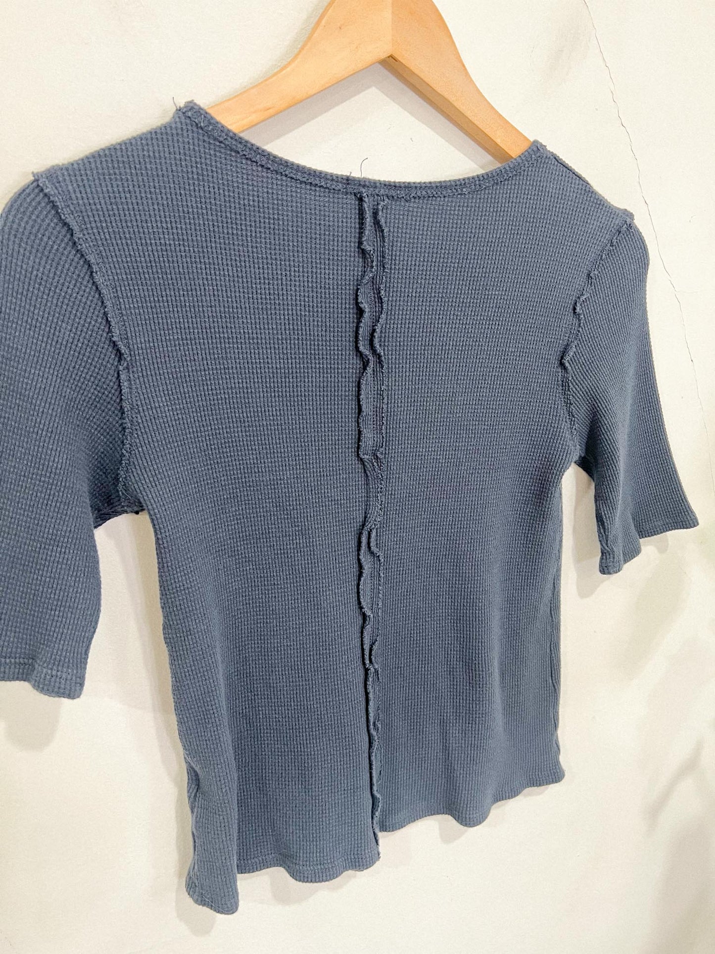 Gibson Cropped Waffle Knit T-Shirt in Blue (Size S/M)