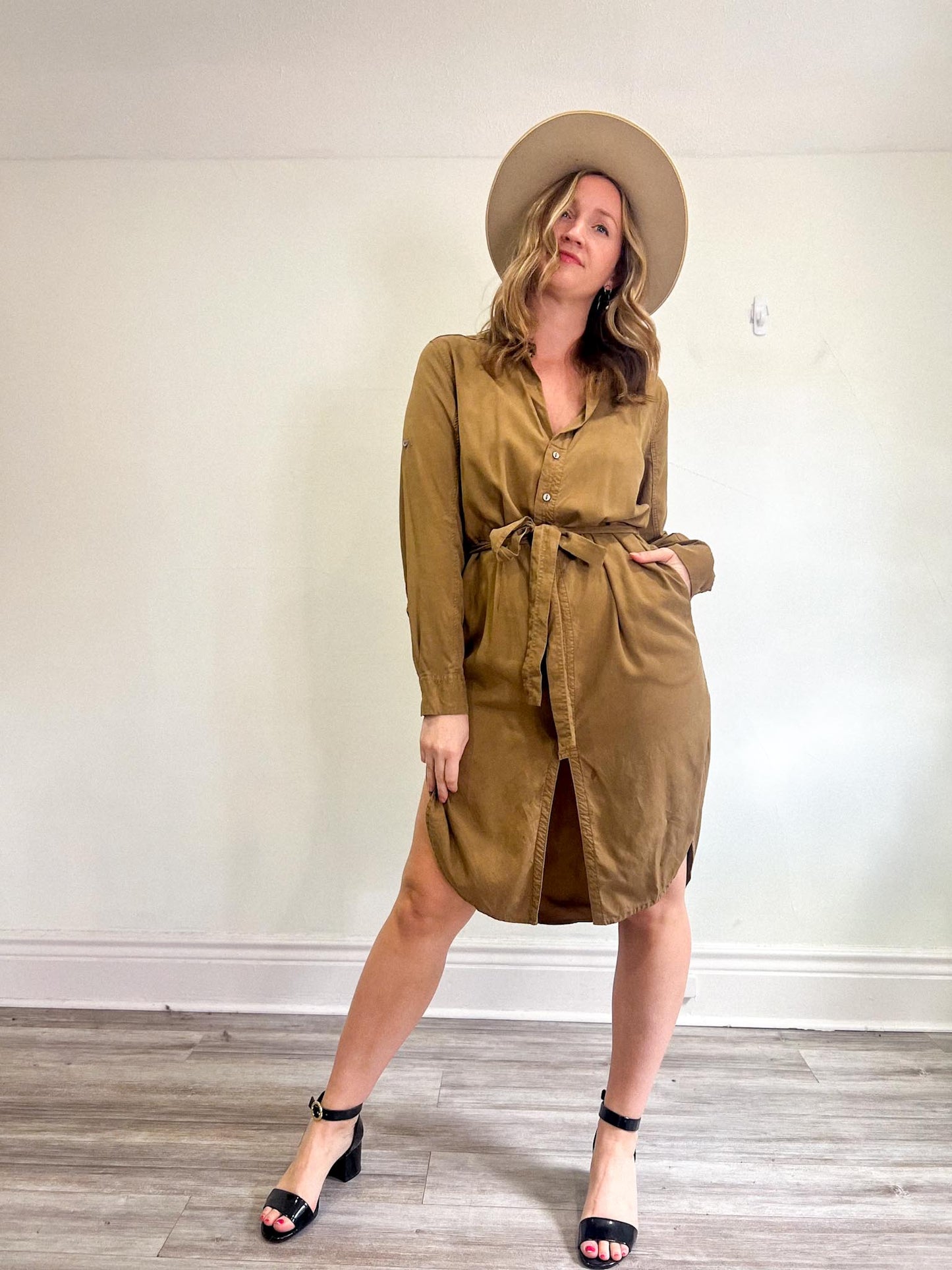 Rowan Slow Fashion "Anna Shirt Dress" in Brown (Size M)