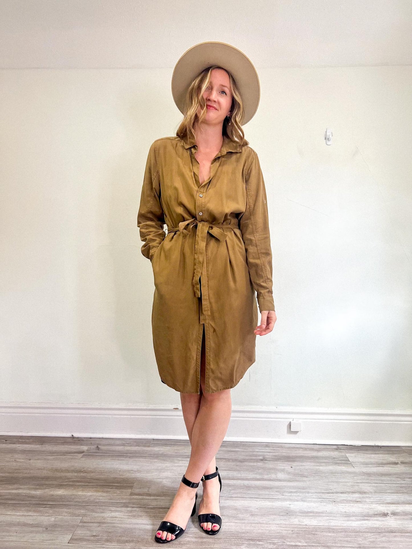 Rowan Slow Fashion "Anna Shirt Dress" in Brown (Size M)