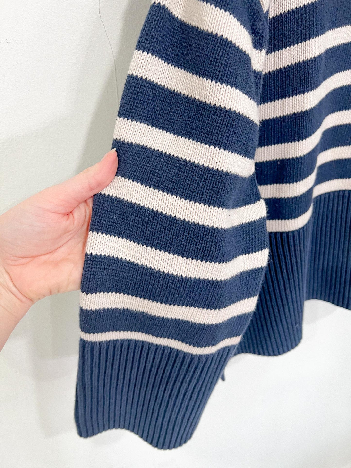 Gap Chunky Knit Striped Turtleneck Sweater in Navy/Off-White (Size M)