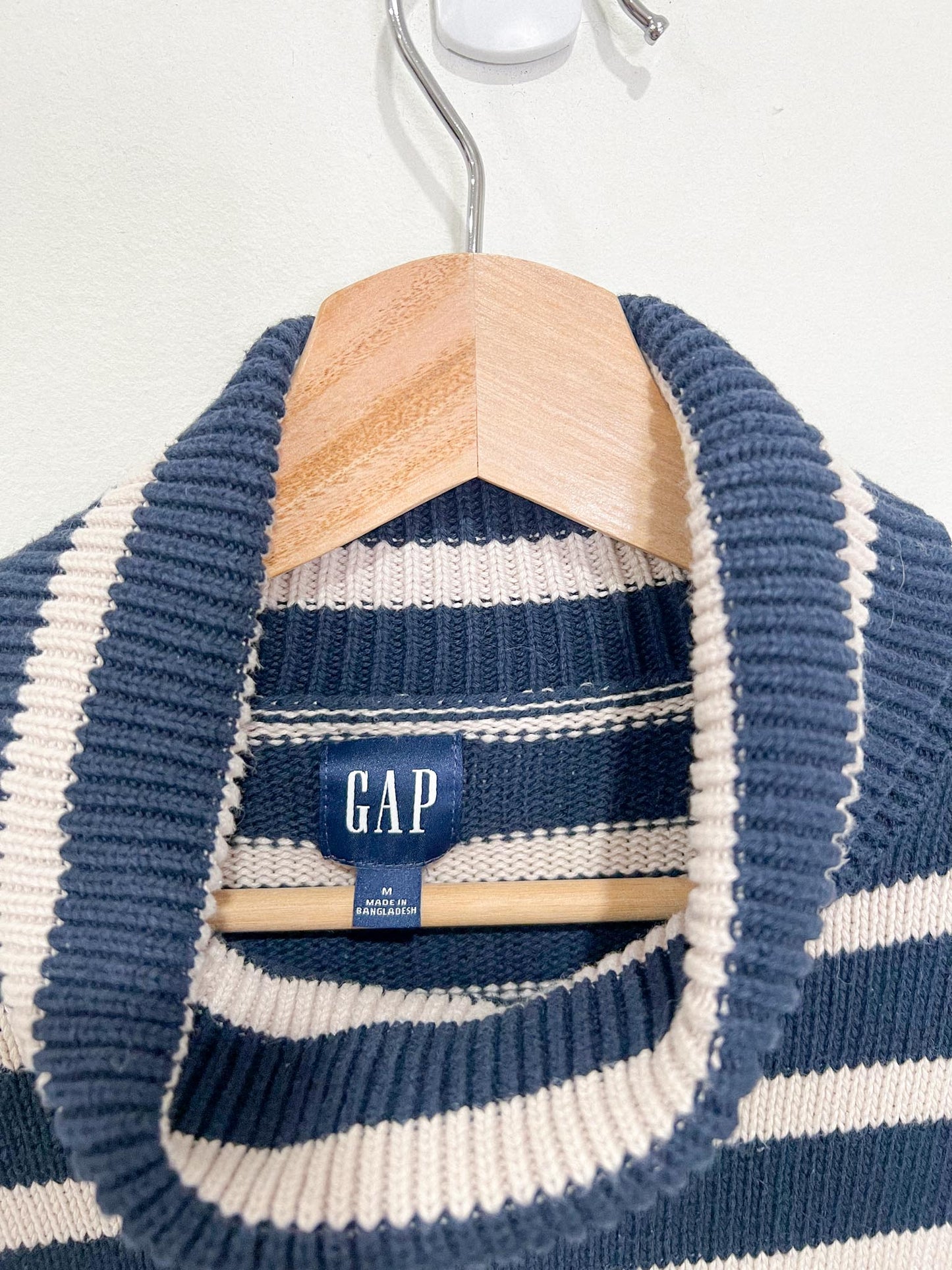 Gap Chunky Knit Striped Turtleneck Sweater in Navy/Off-White (Size M)