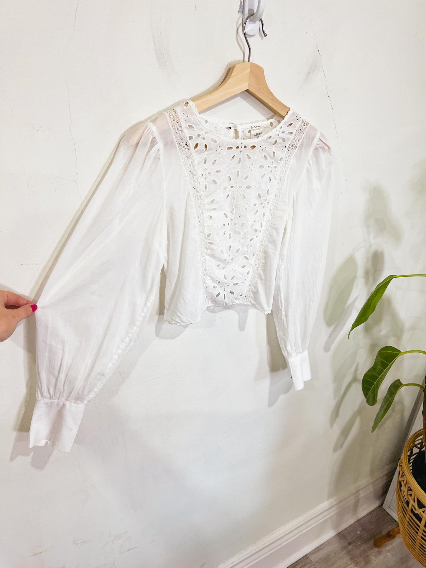 Wilfred "La Boheme Eyelet Cropped Blouse" in White SOLD AS IS(Size XS)