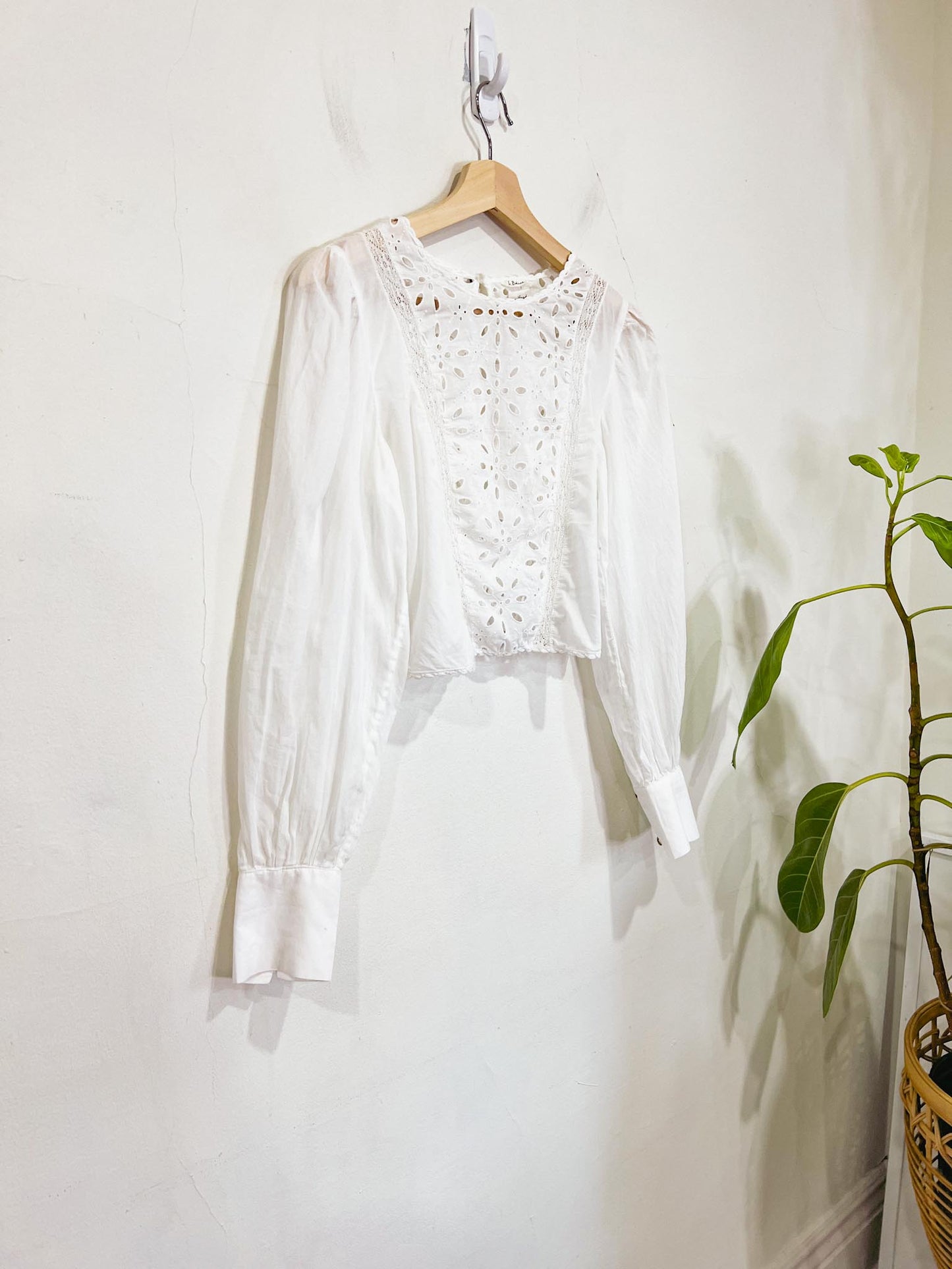 Wilfred "La Boheme Eyelet Cropped Blouse" in White SOLD AS IS(Size XS)