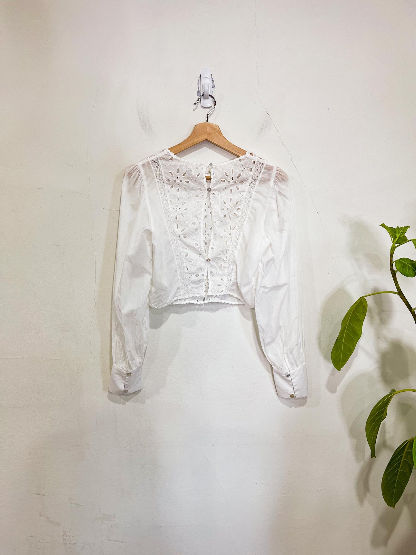 Wilfred "La Boheme Eyelet Cropped Blouse" in White SOLD AS IS(Size XS)