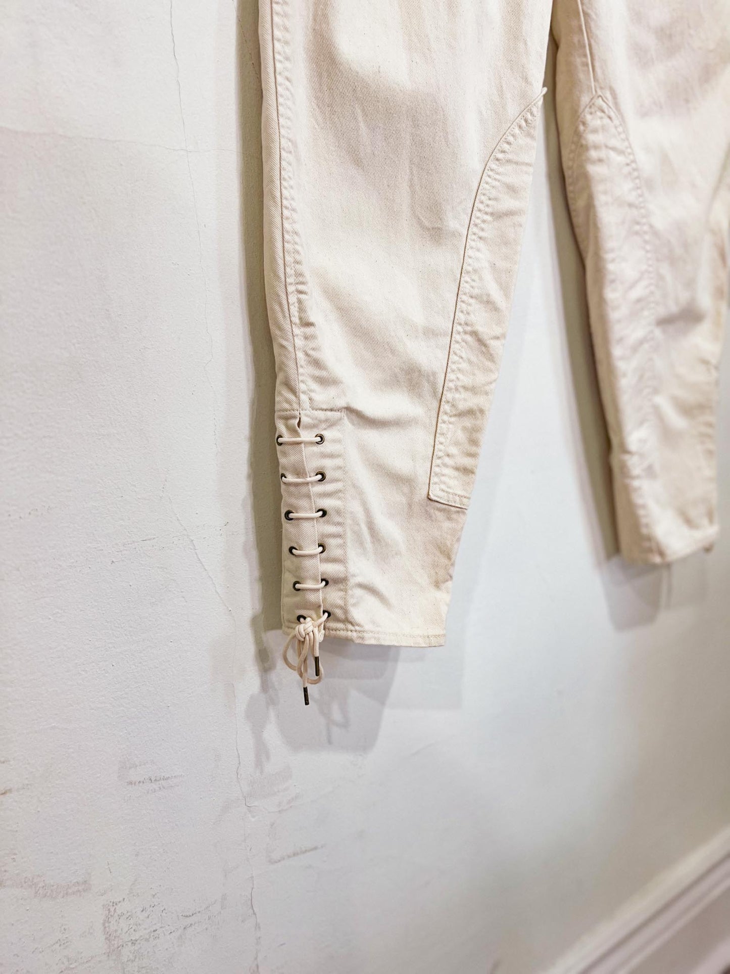 Banana Republic Cargo Ankle Pants in Cream (Size 8)