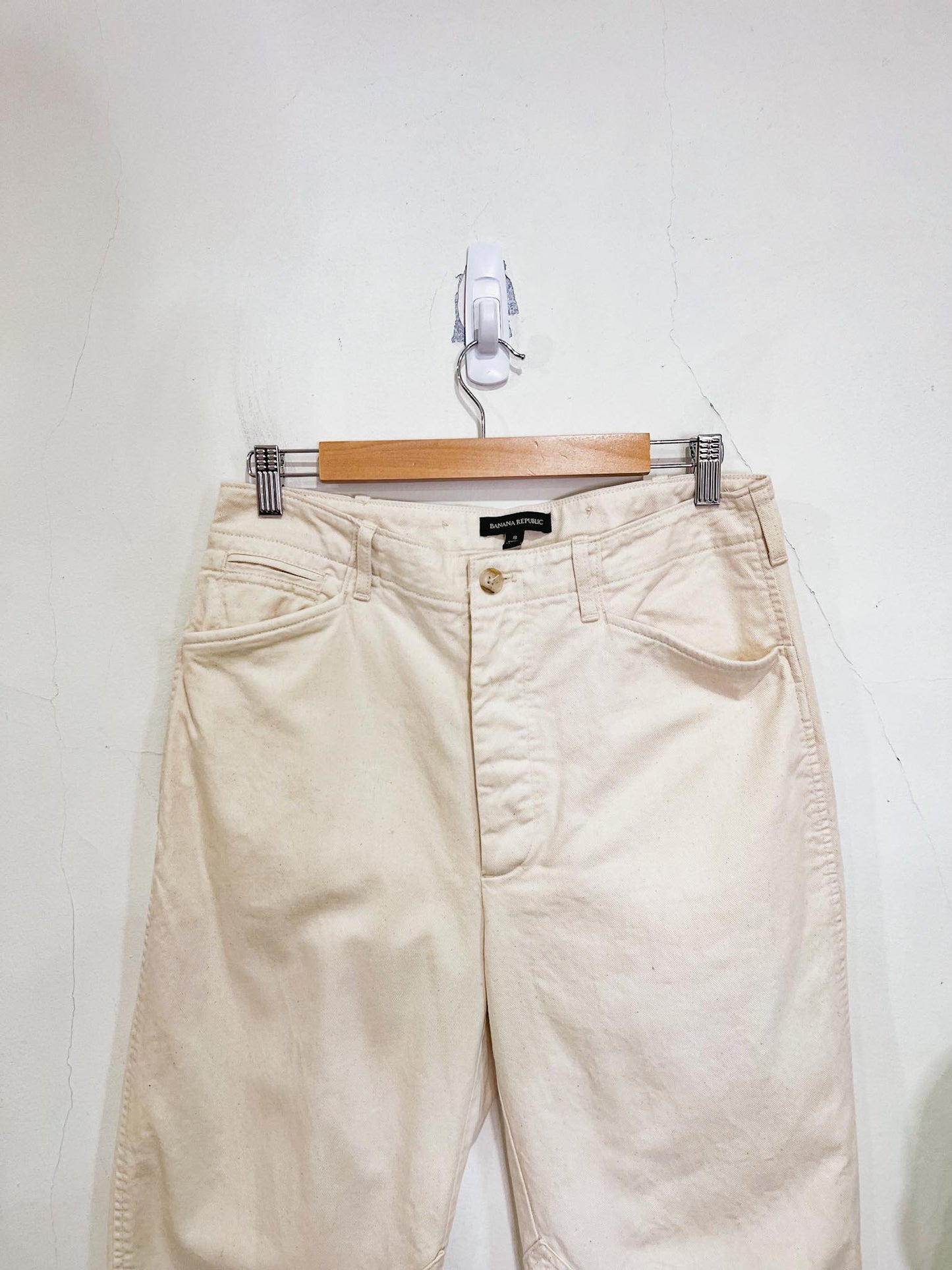 Banana Republic Cargo Ankle Pants in Cream (Size 8)