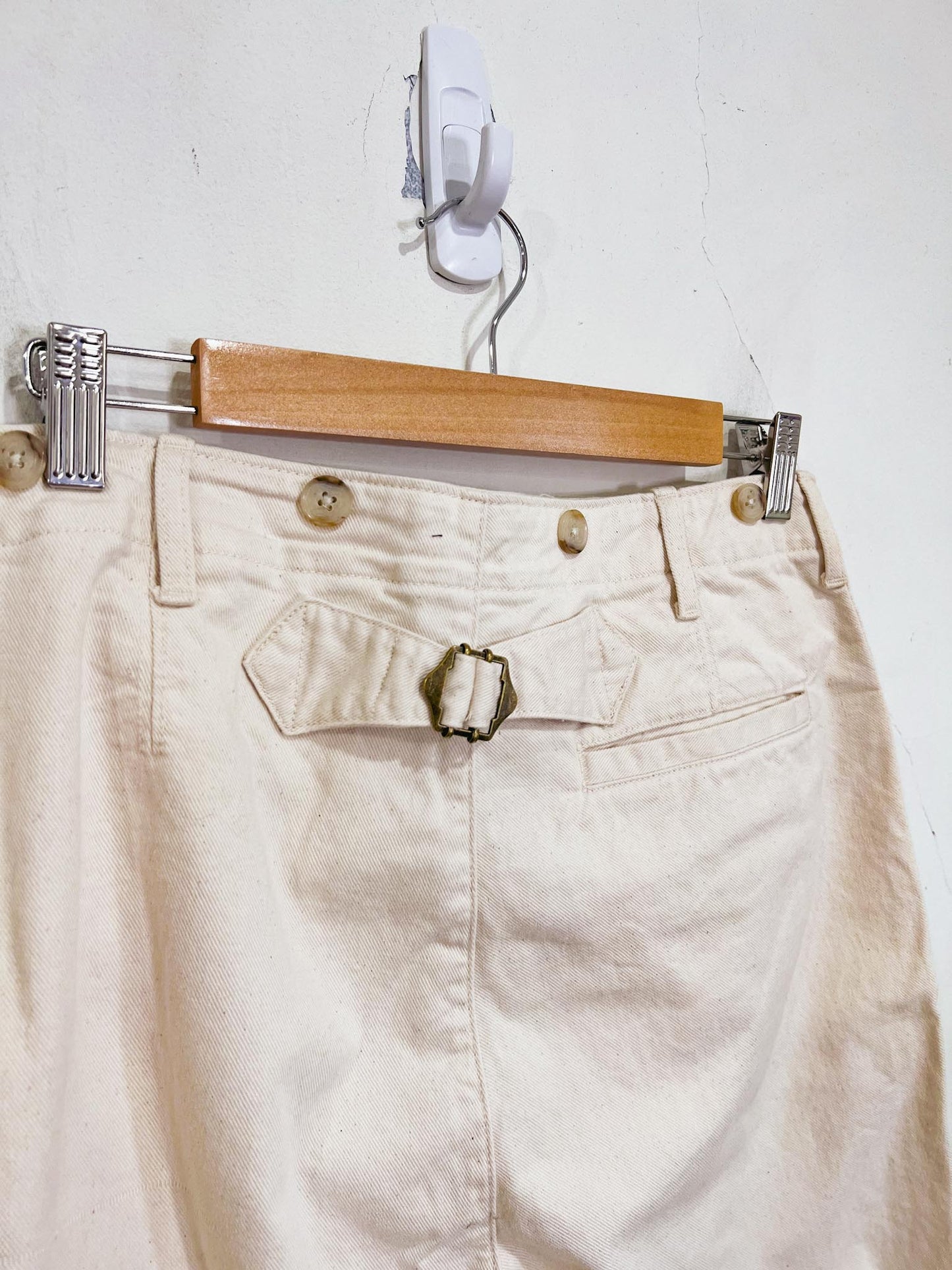 Banana Republic Cargo Ankle Pants in Cream (Size 8)