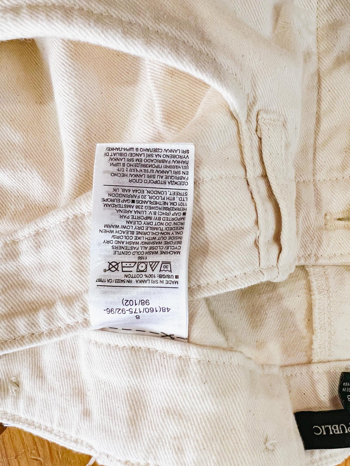 Banana Republic Cargo Ankle Pants in Cream (Size 8)