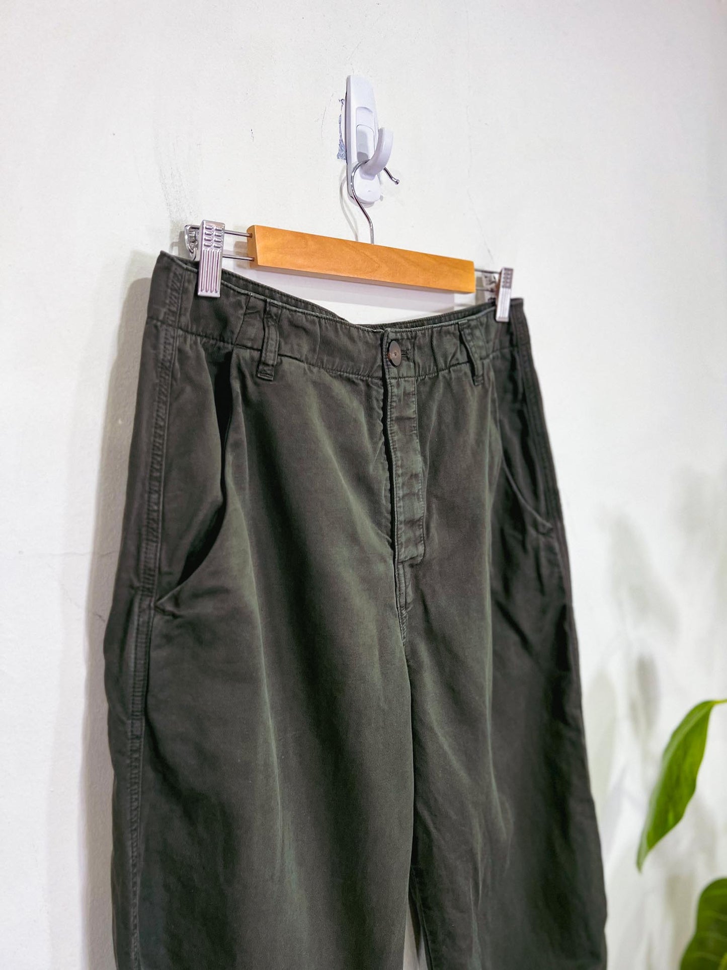 Massimo Dutti High Rise Khaki Trousers in Dark Green (Size 10)