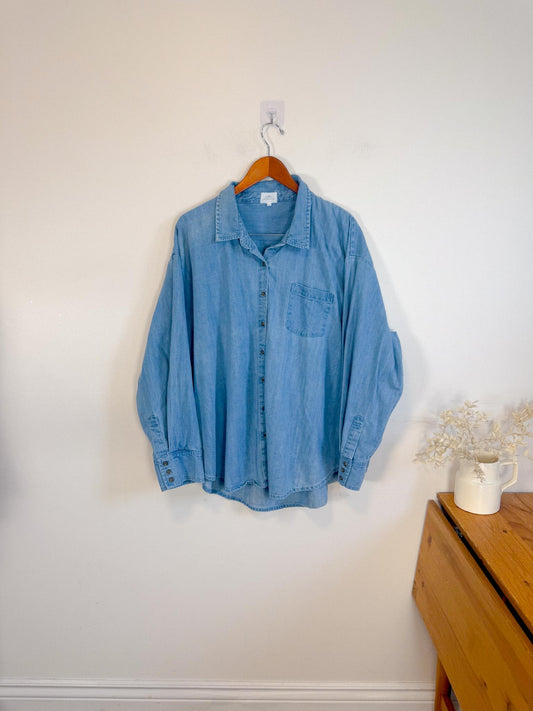 One Wednesday: The Chambray Button Up (Size 2XL)