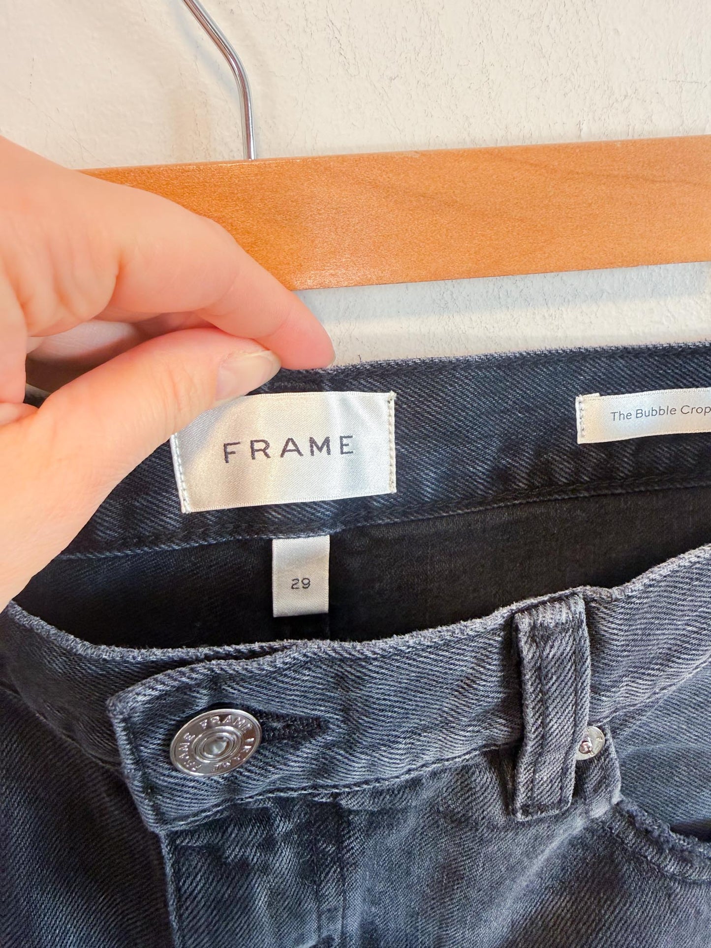 FRAME "The Bubble Crop Denim Jean in Black Wash" (Size 29)