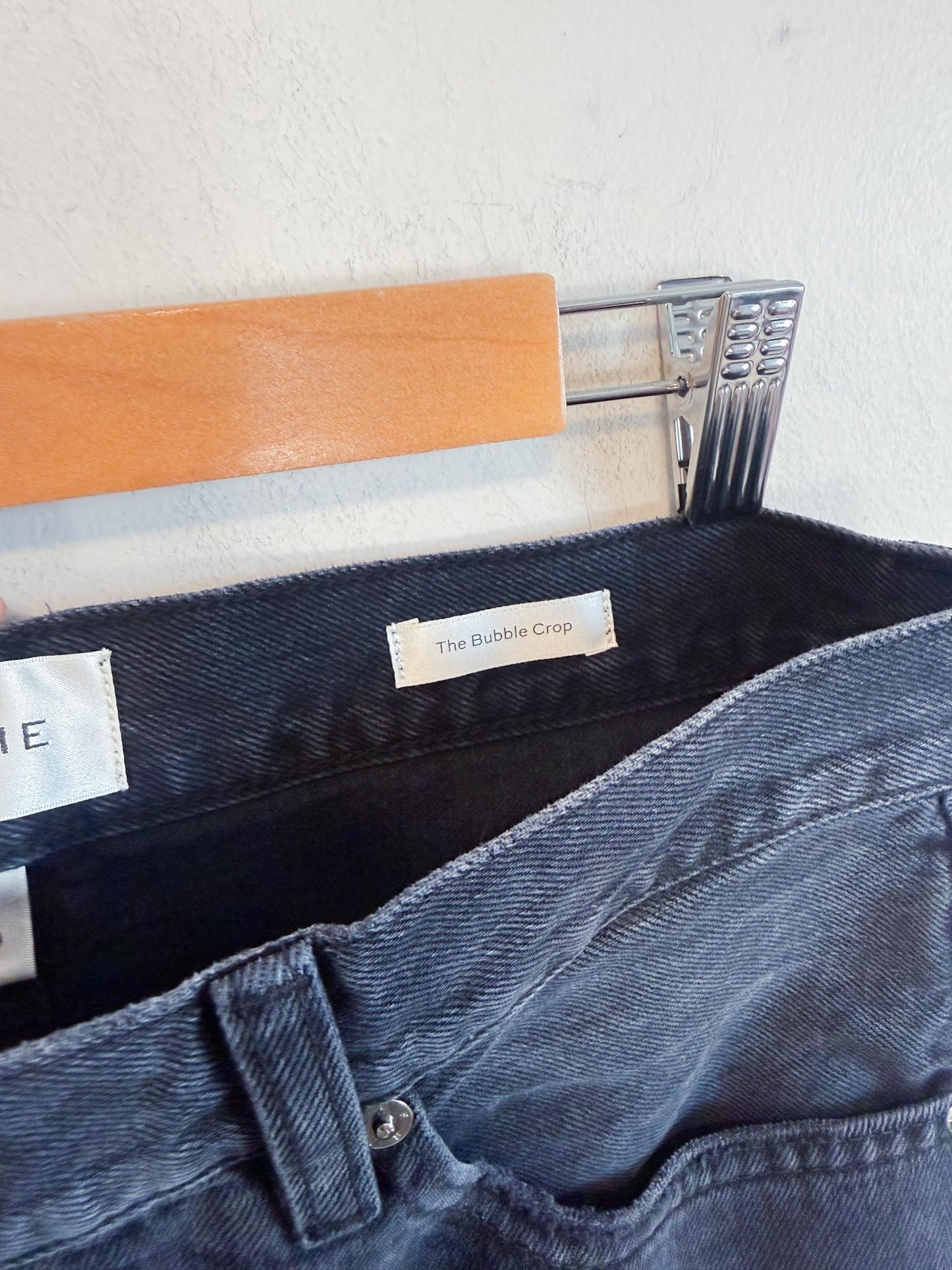 FRAME "The Bubble Crop Denim Jean in Black Wash" (Size 29)