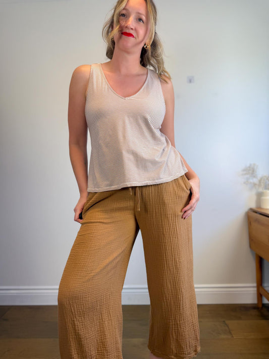 Kit & Ace Striped V-Neck Tank in Brown & White (Size L)