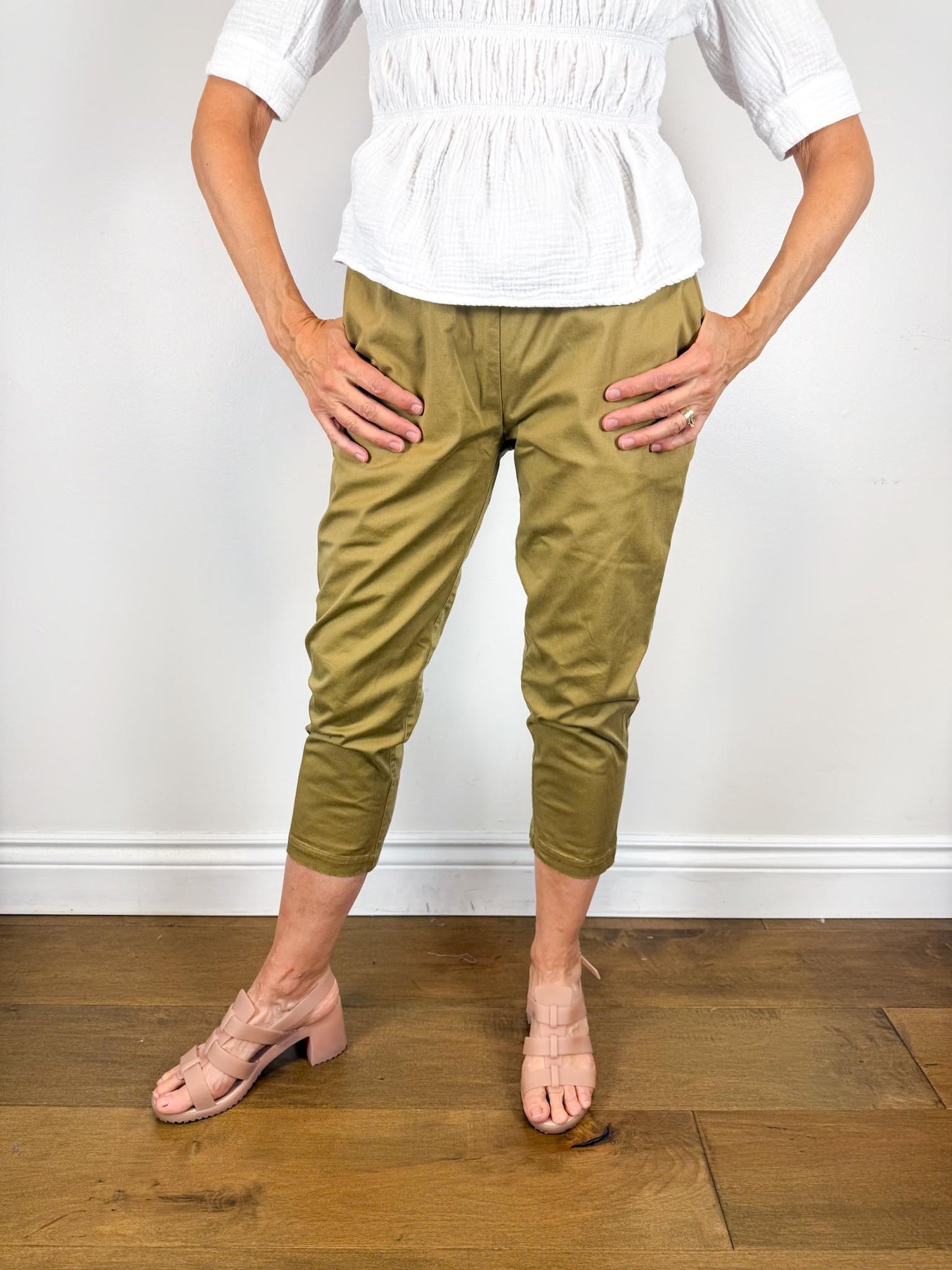 Ursa Minor Slow Fashion Cropped Khaki Pants (Size M)