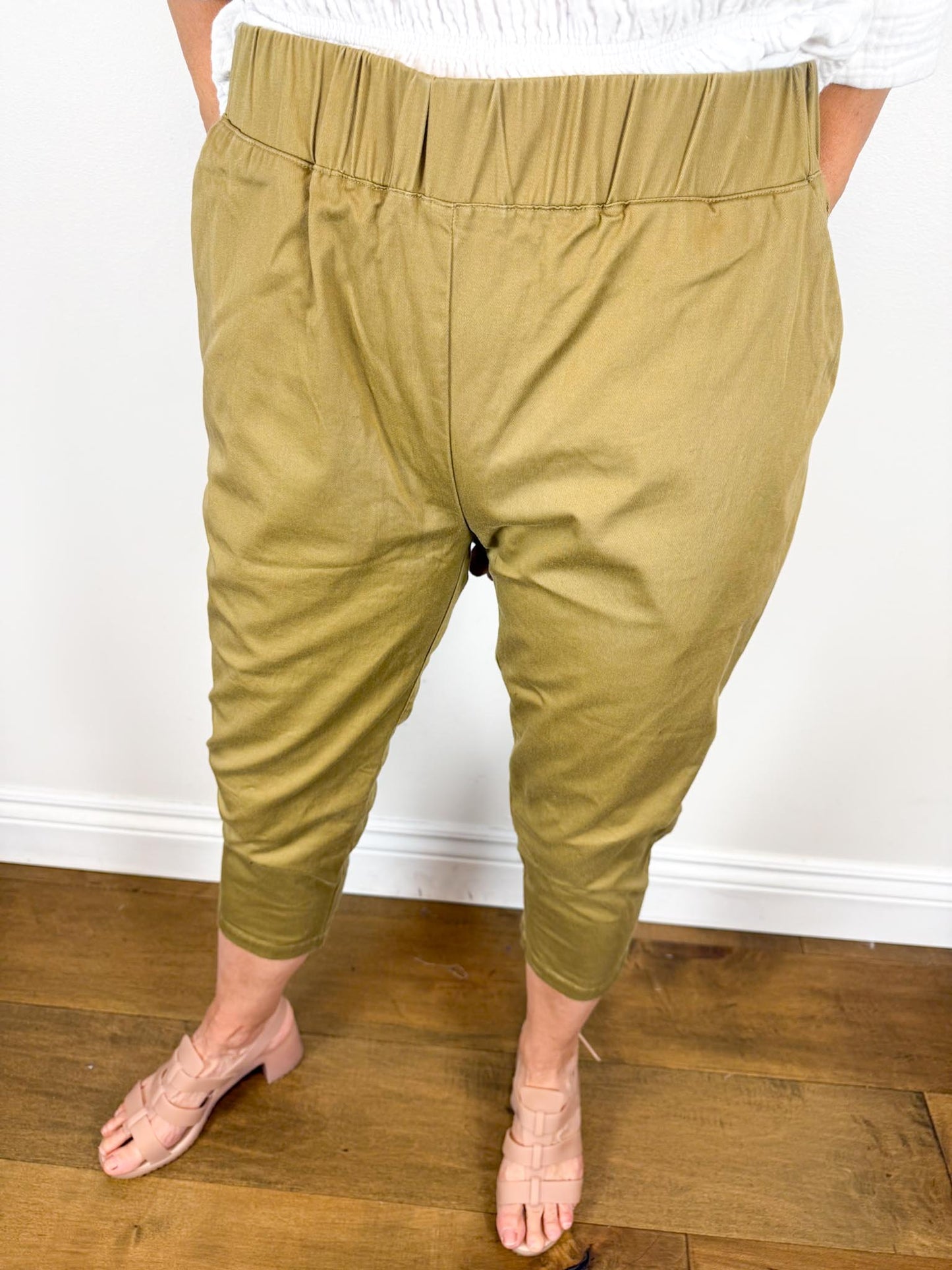 Ursa Minor Slow Fashion Cropped Khaki Pants (Size M)