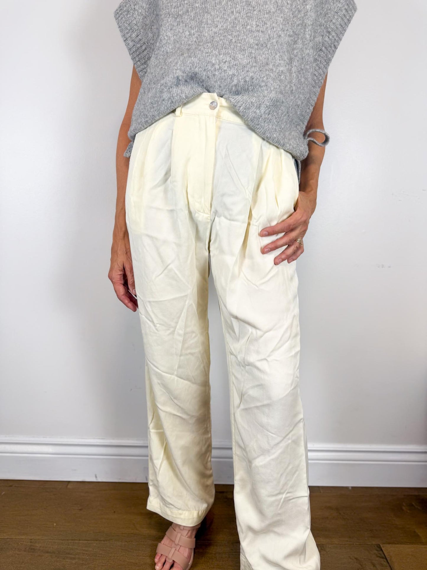 DONNI Slow Fashion "Donni Twill Pleated Pant - Crème" (Size XS/S)
