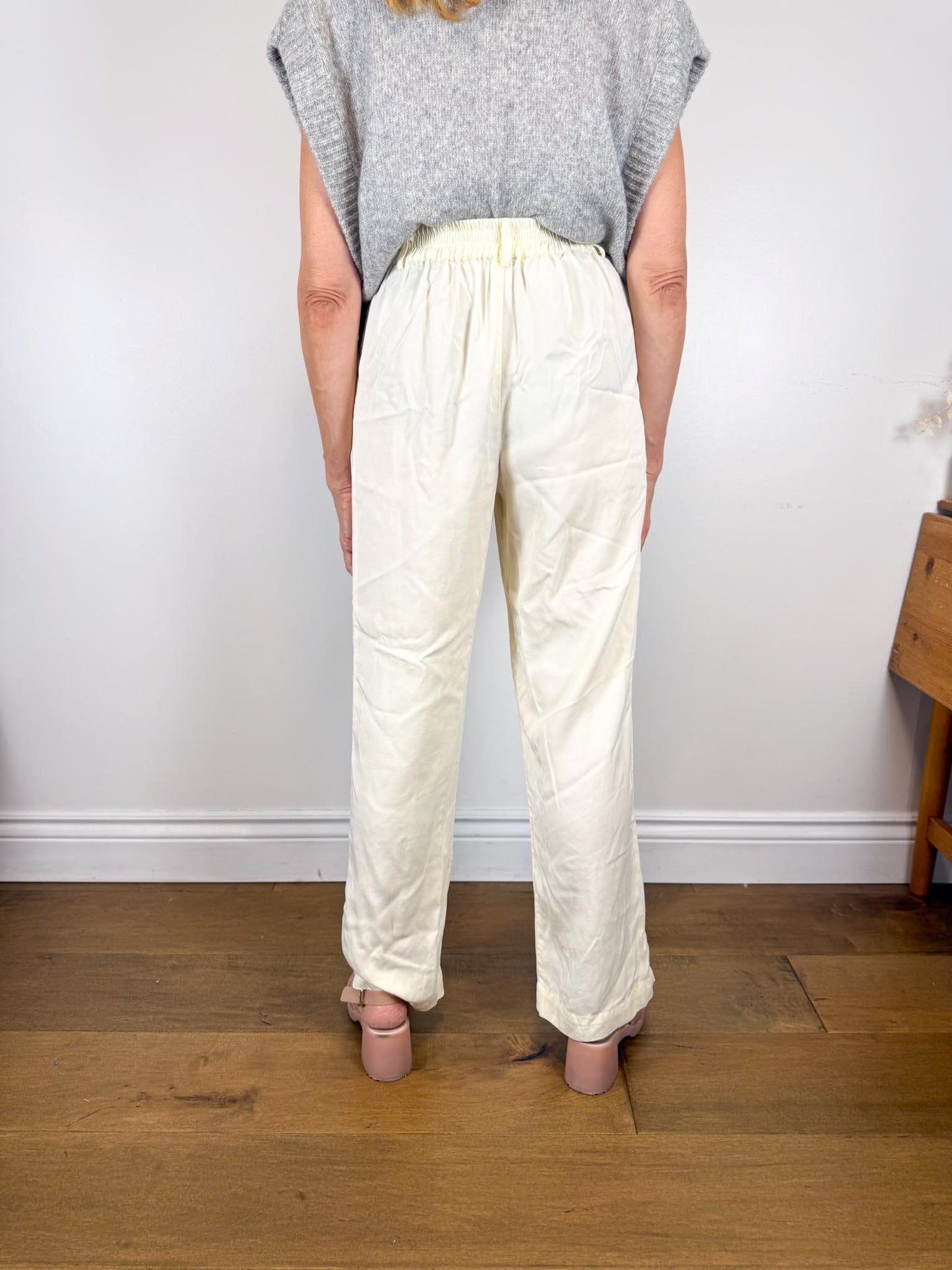 DONNI Slow Fashion "Donni Twill Pleated Pant - Crème" (Size XS/S)