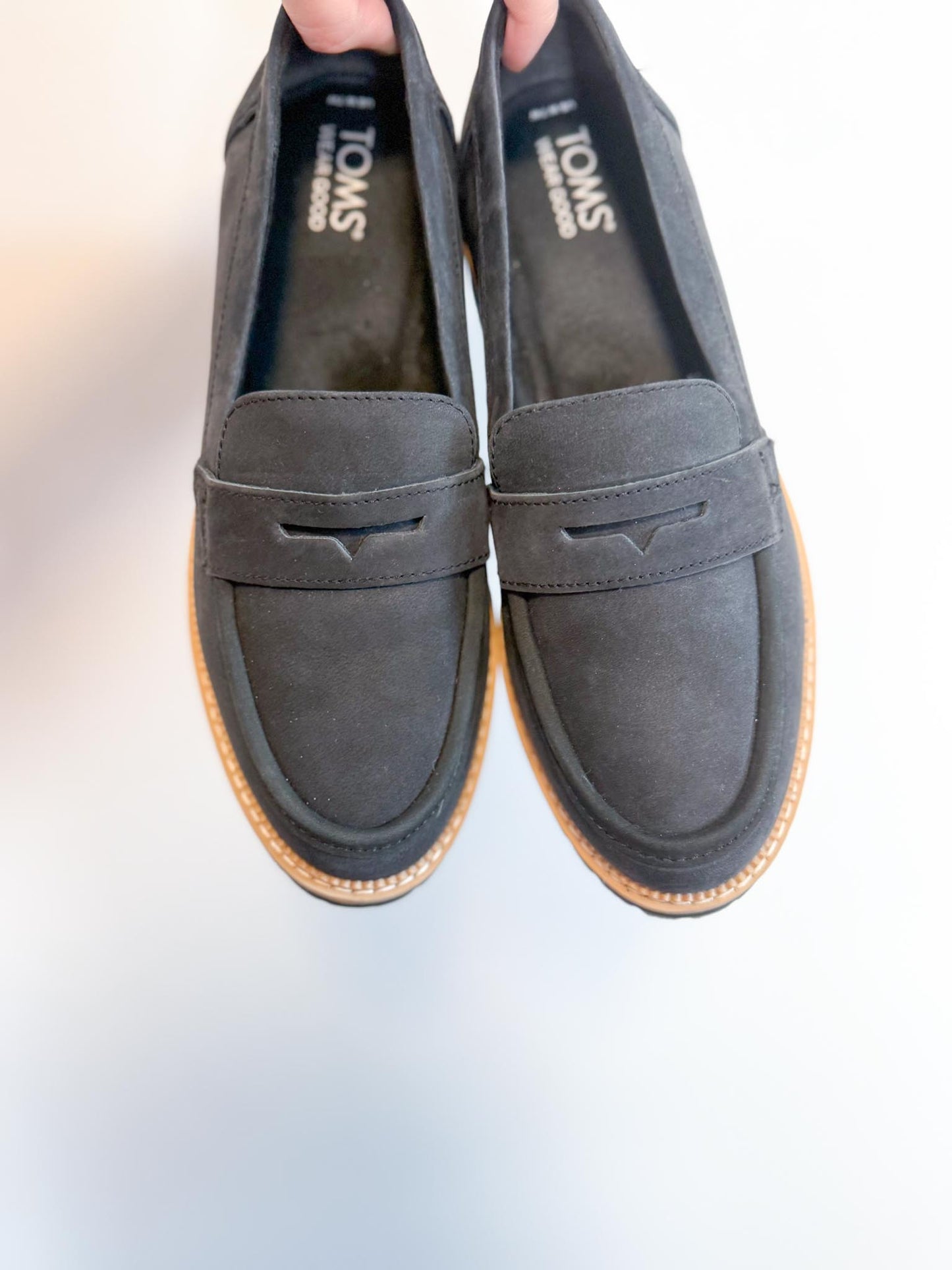 Toms "Cara Loafer in Black Leather" (Size 7)