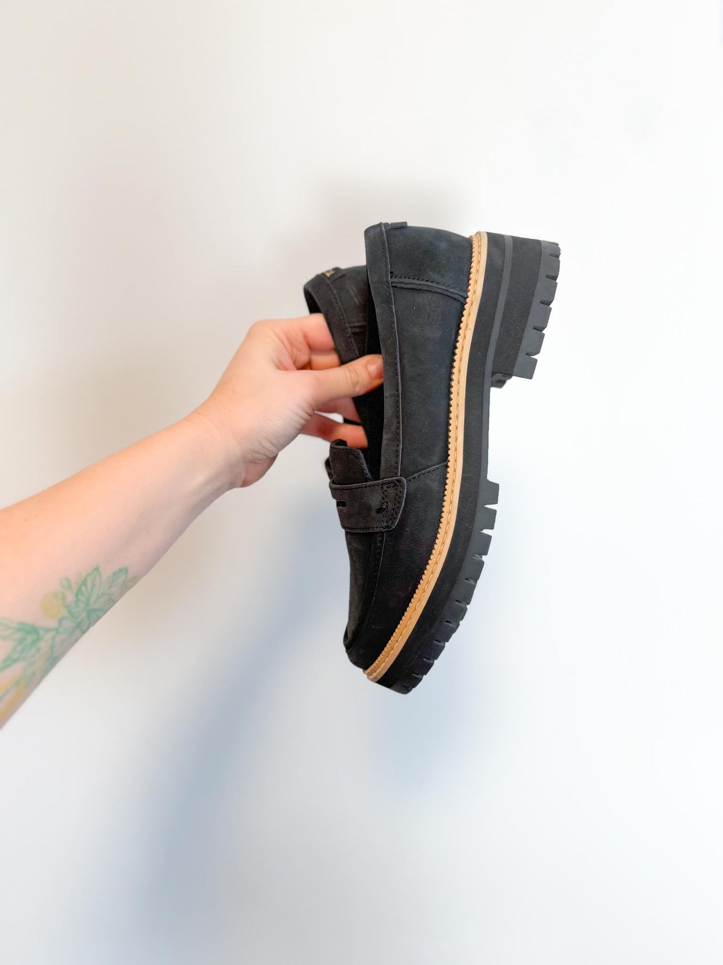 Toms "Cara Loafer in Black Leather" (Size 7)