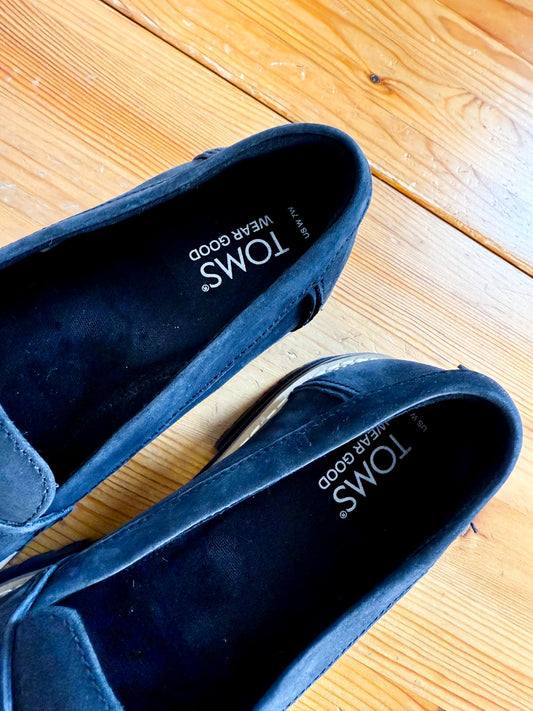 Toms "Cara Loafer in Black Leather" (Size 7)