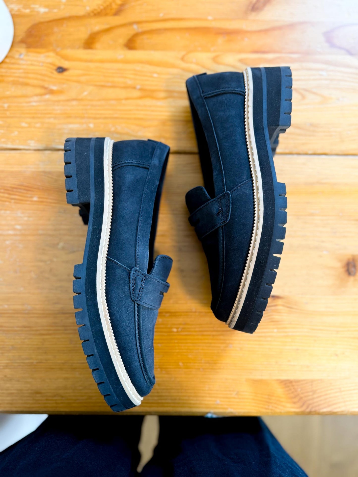 Toms "Cara Loafer in Black Leather" (Size 7)