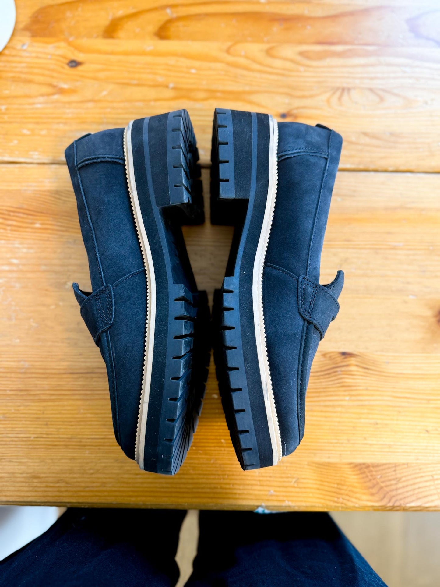 Toms "Cara Loafer in Black Leather" (Size 7)