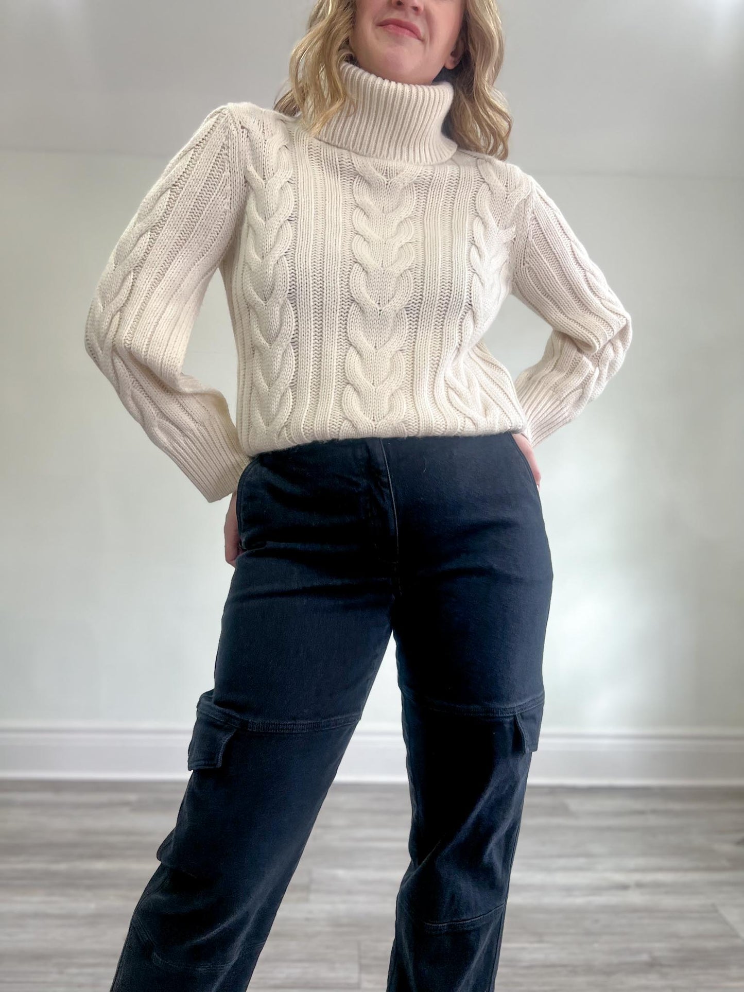 Banana Republic "Merino-Cashmere Split-Sleeve Sweater" in Cream (Size XS/S)