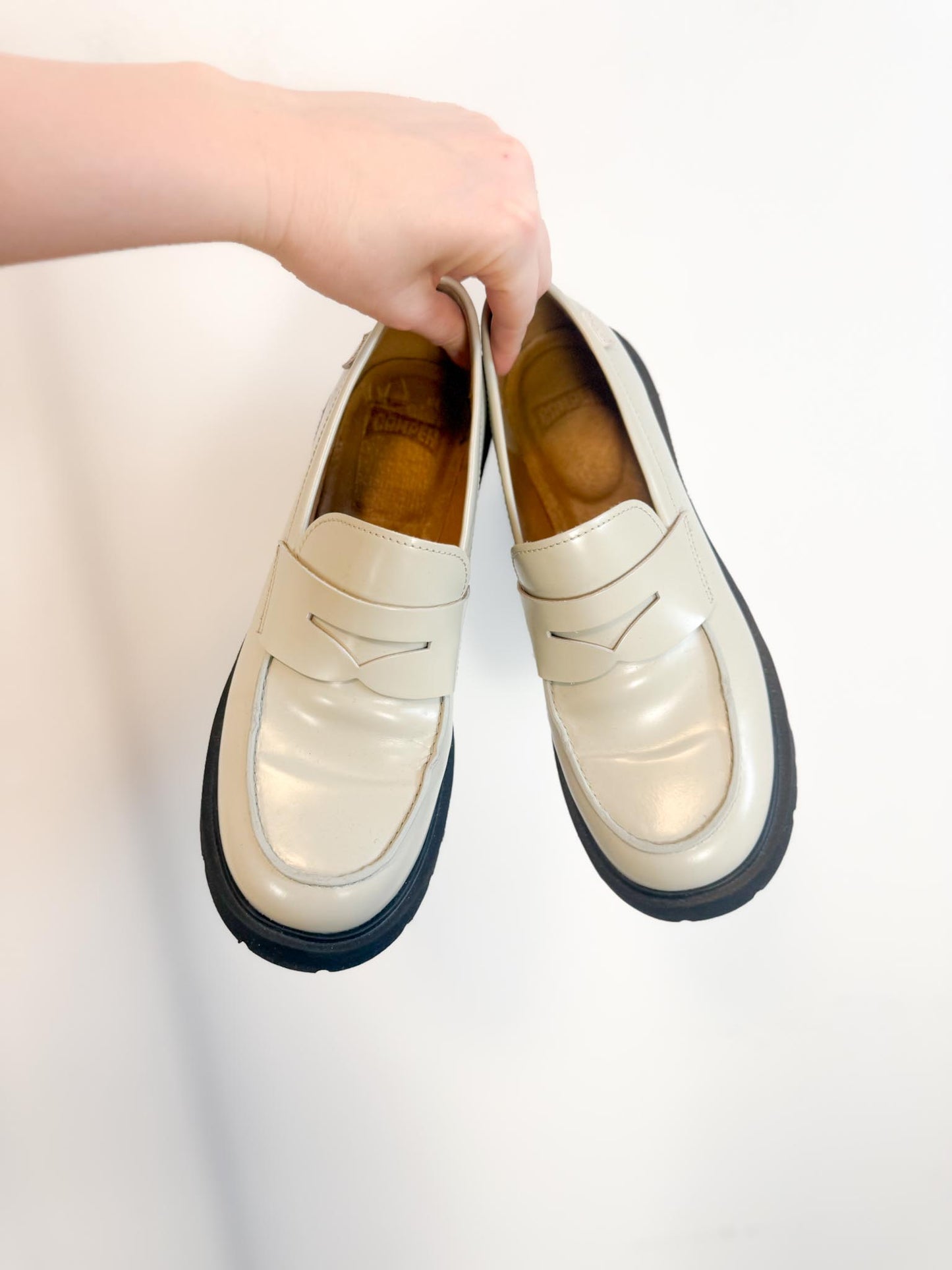 CAMPER "Milah White Leather Loafers" (Size 40/9)