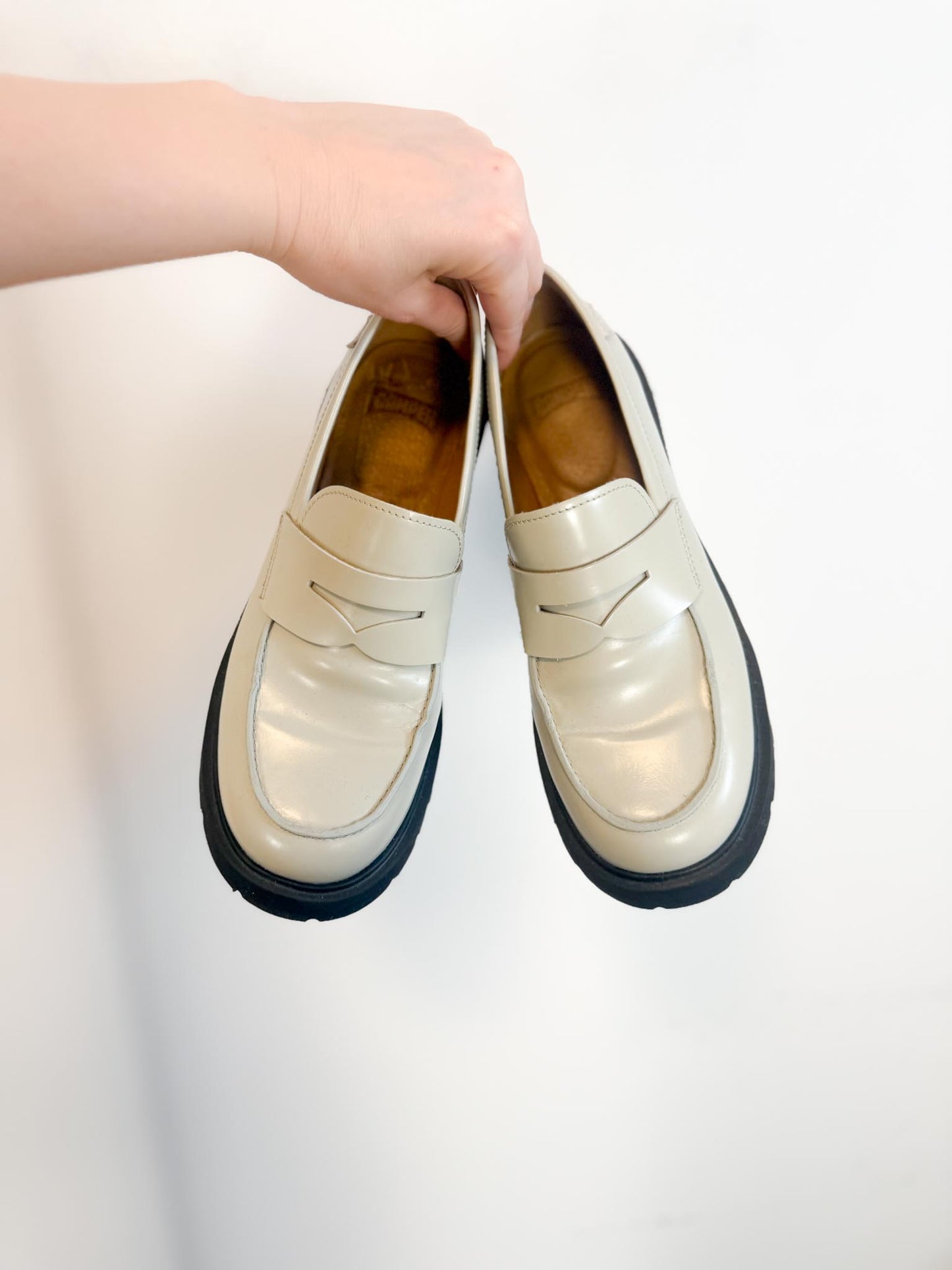 CAMPER "Milah White Leather Loafers" (Size 40/9)