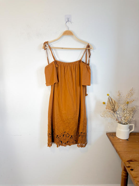 Madewell "Eyelet Cold Shoulder Dress in Burnt Orange" (Size M)