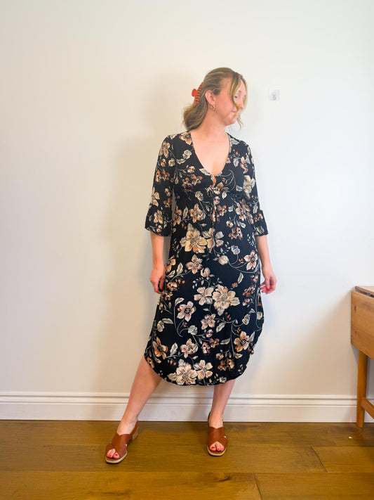 Saltwater Luxe Floral Midi Dress in Black (Size M)
