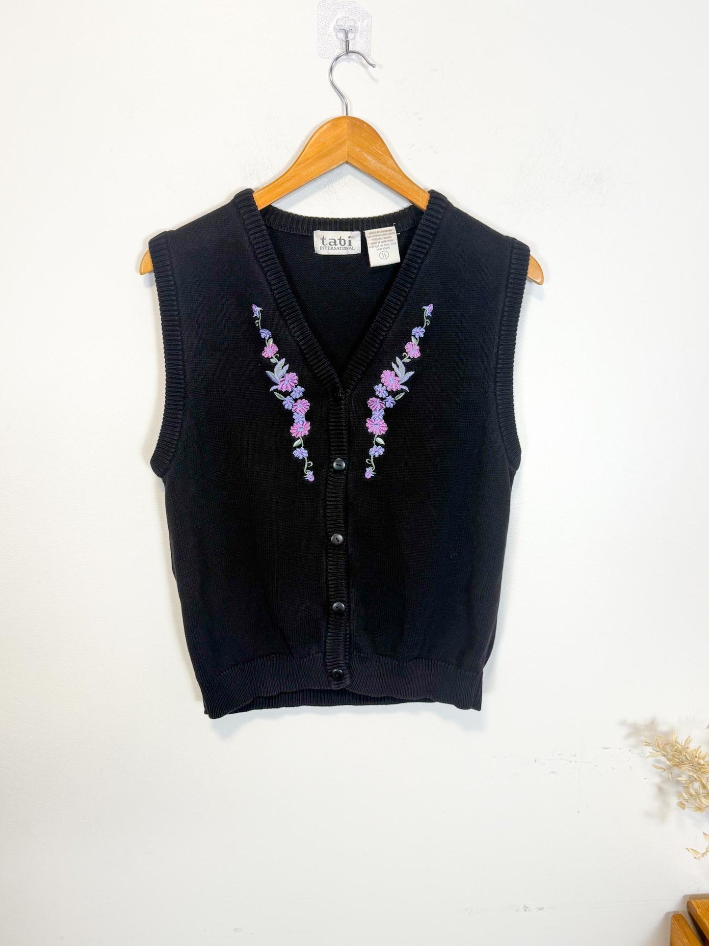 Vintage Floral Embroidered Sweater Vest in Black/Purple (Size S)