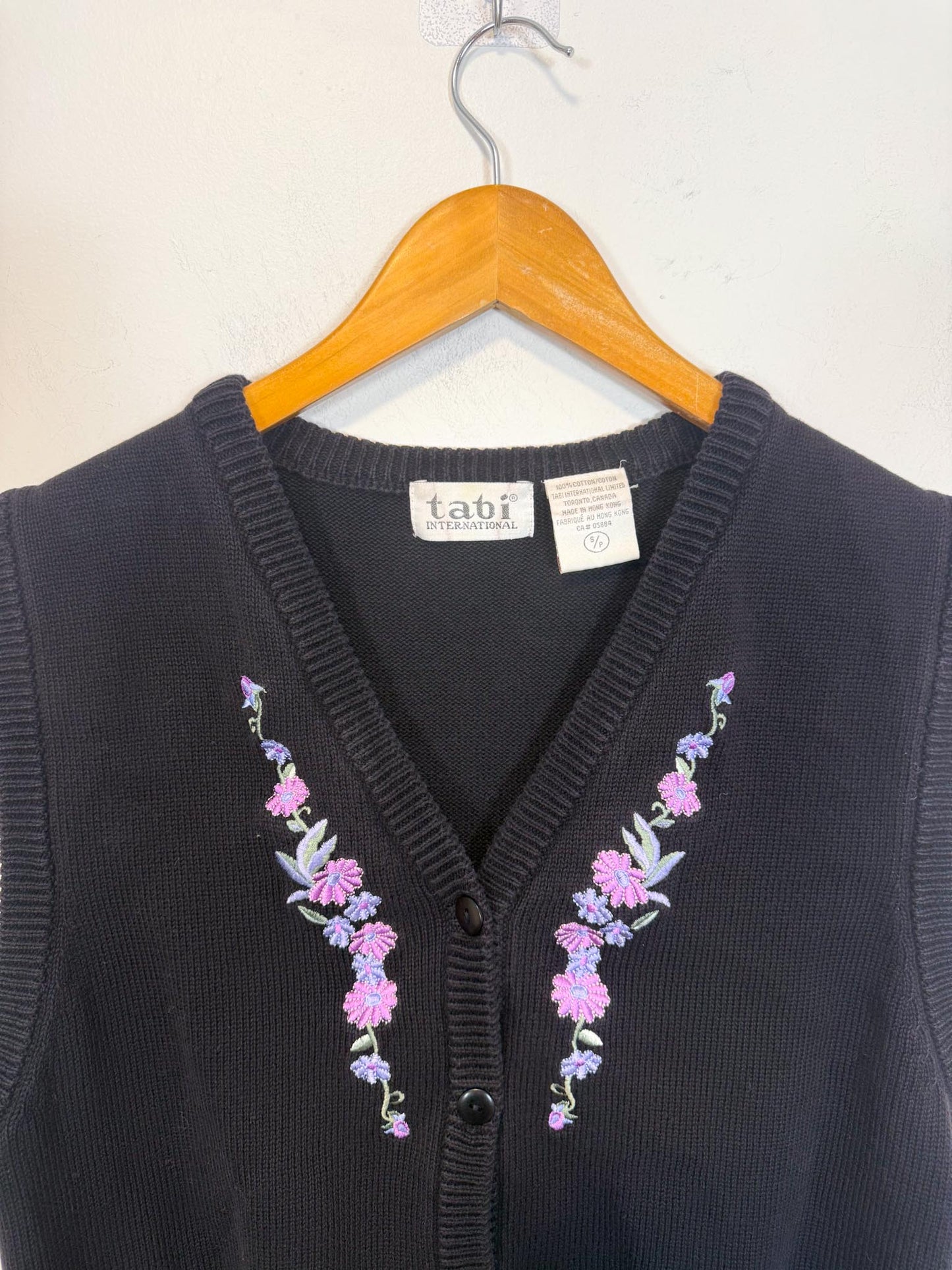 Vintage Floral Embroidered Sweater Vest in Black/Purple (Size S)