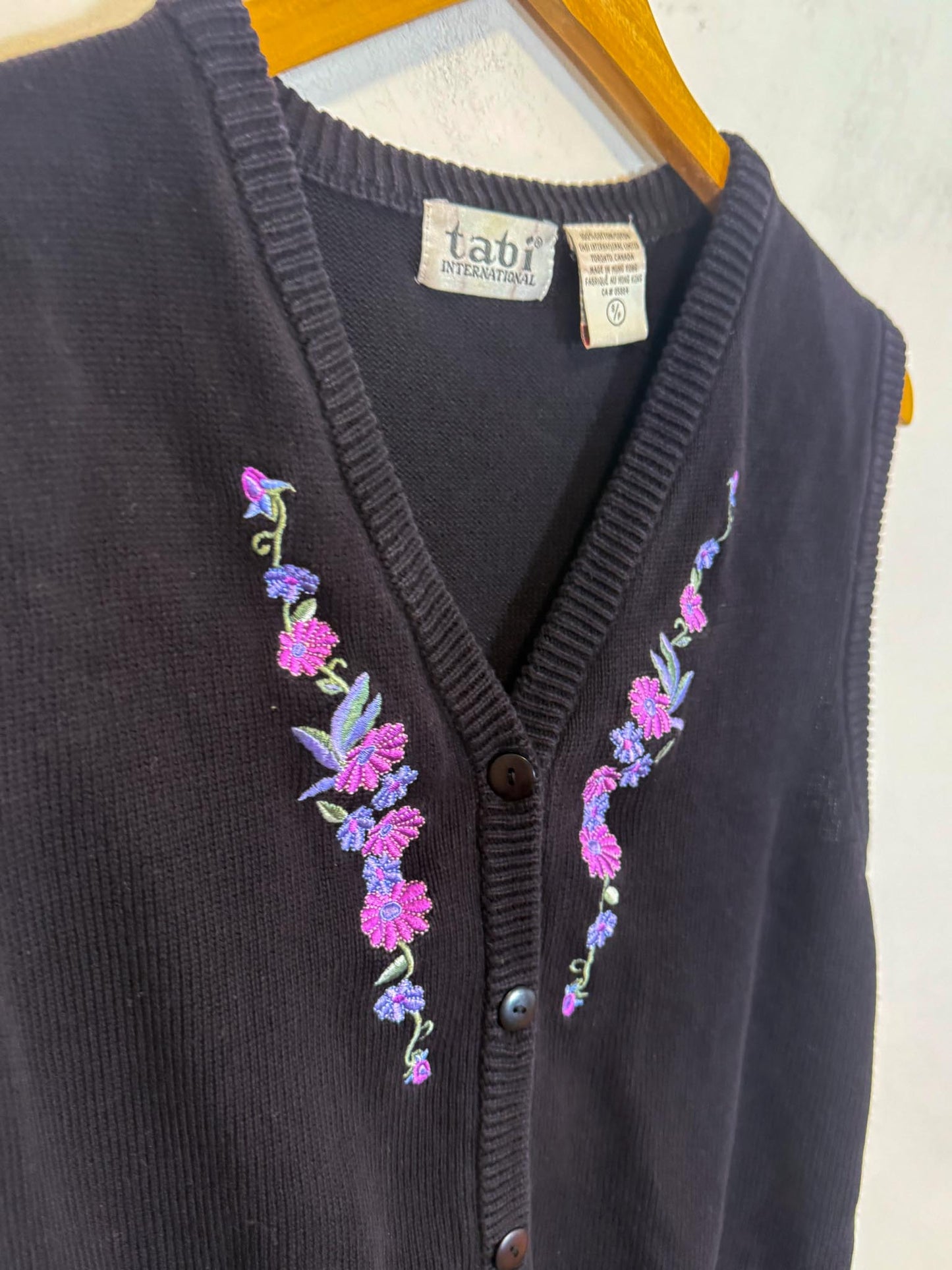 Vintage Floral Embroidered Sweater Vest in Black/Purple (Size S)