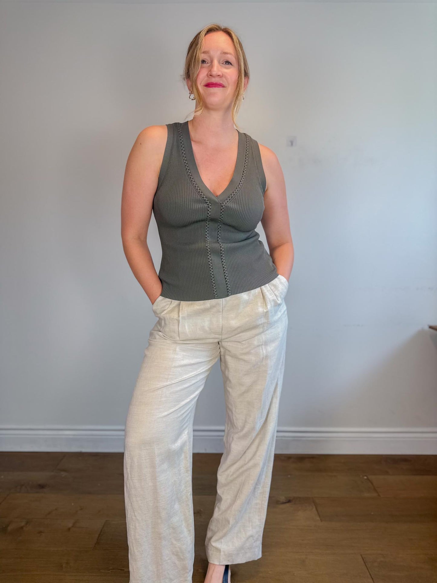 Aritzia Wilfred "The Effortless Pant in Linen Oatmeal" (Size 14)