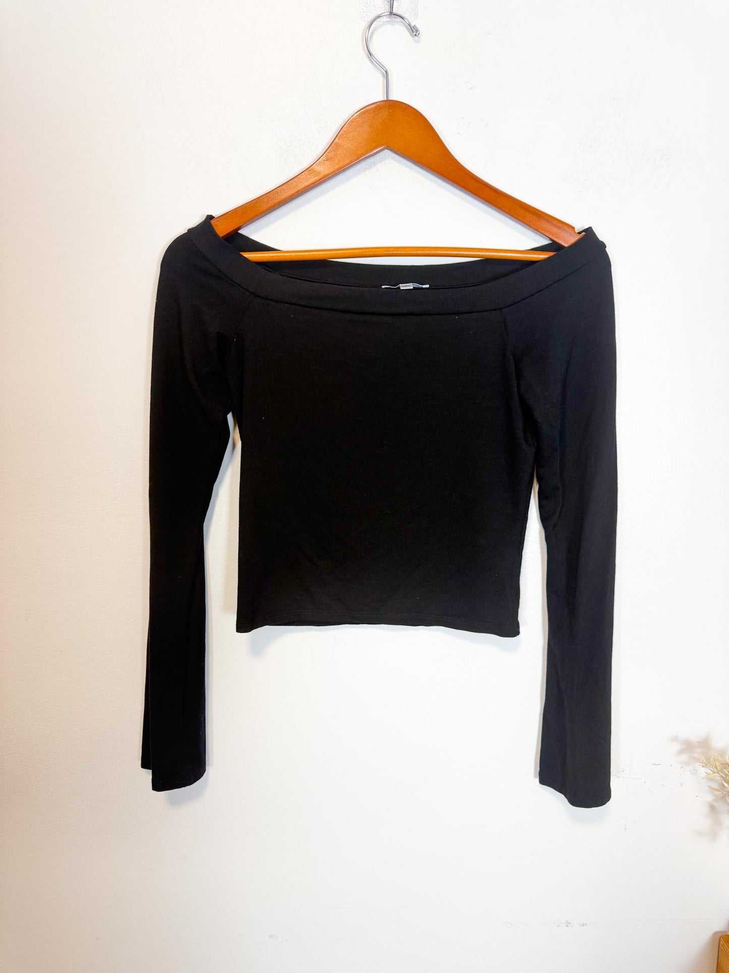 Reformation Off the Shoulder Cropped Long Sleeve Top in Black (Size S)