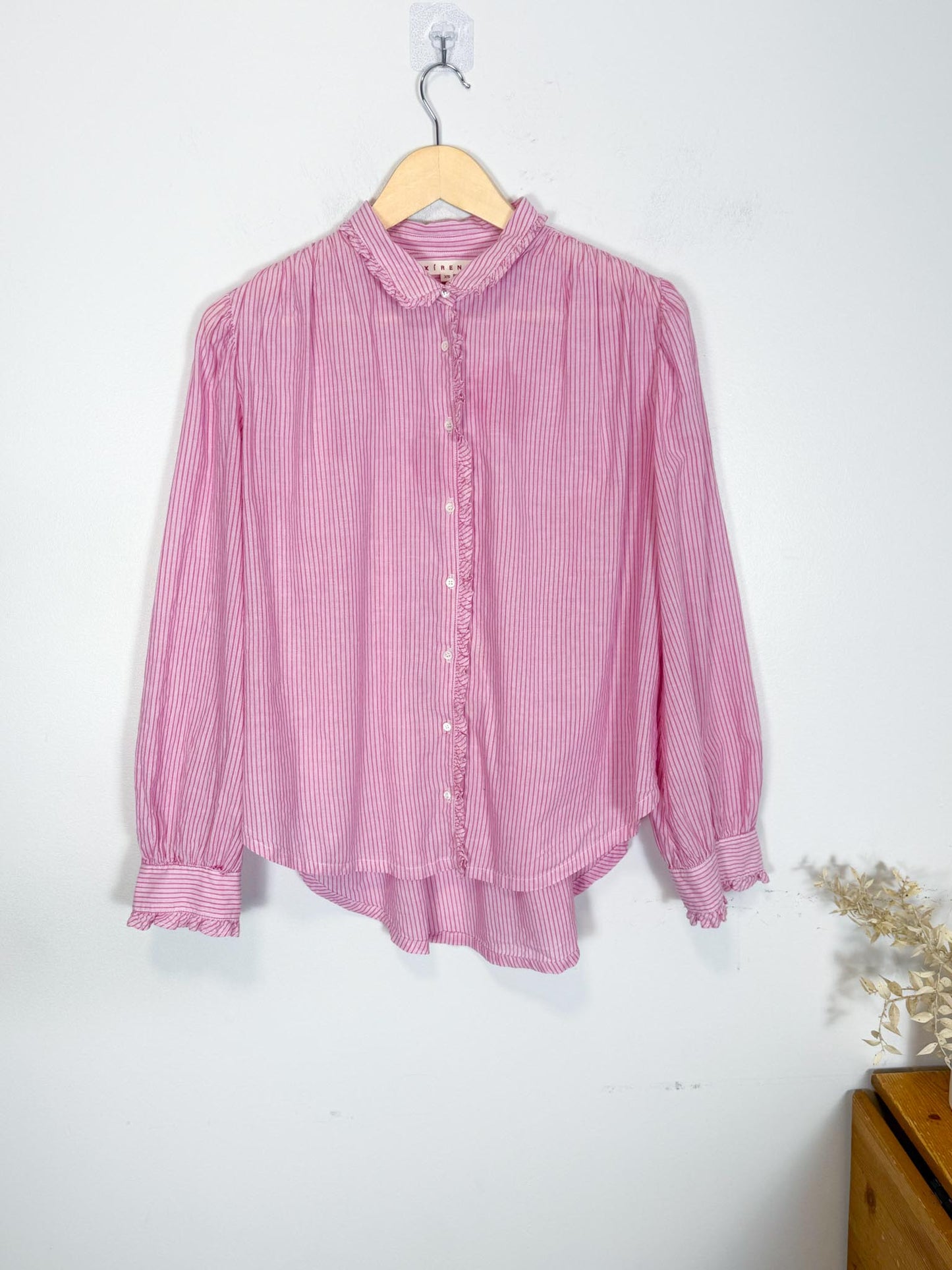 XIRENA "Gillian Ruffle Shirt Small in Rose Mallow" (Size XS-M)