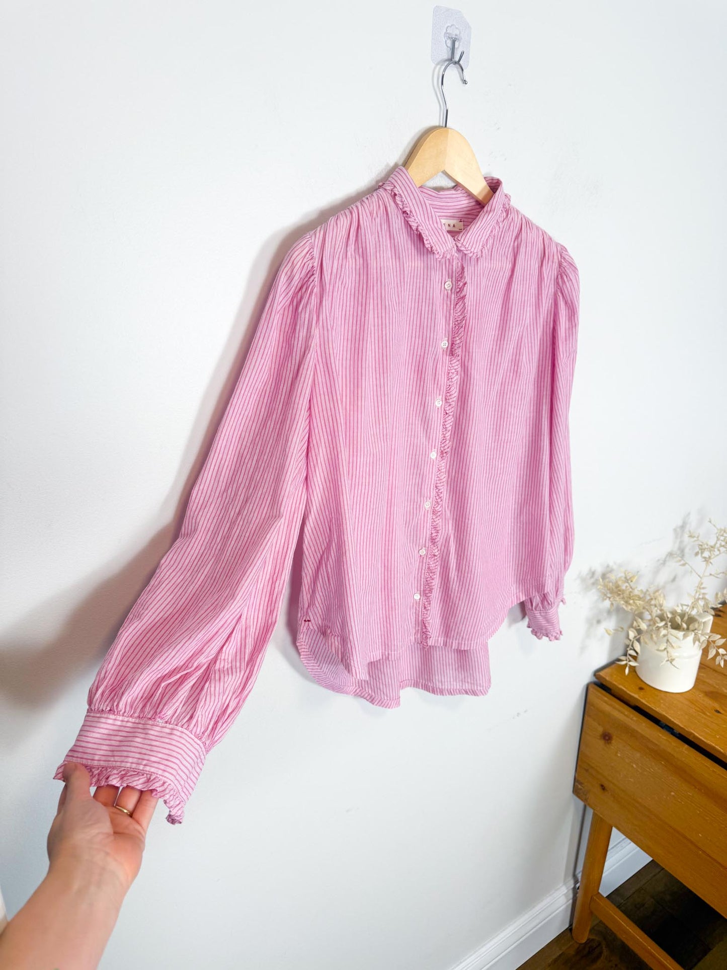XIRENA "Gillian Ruffle Shirt Small in Rose Mallow" (Size XS-M)