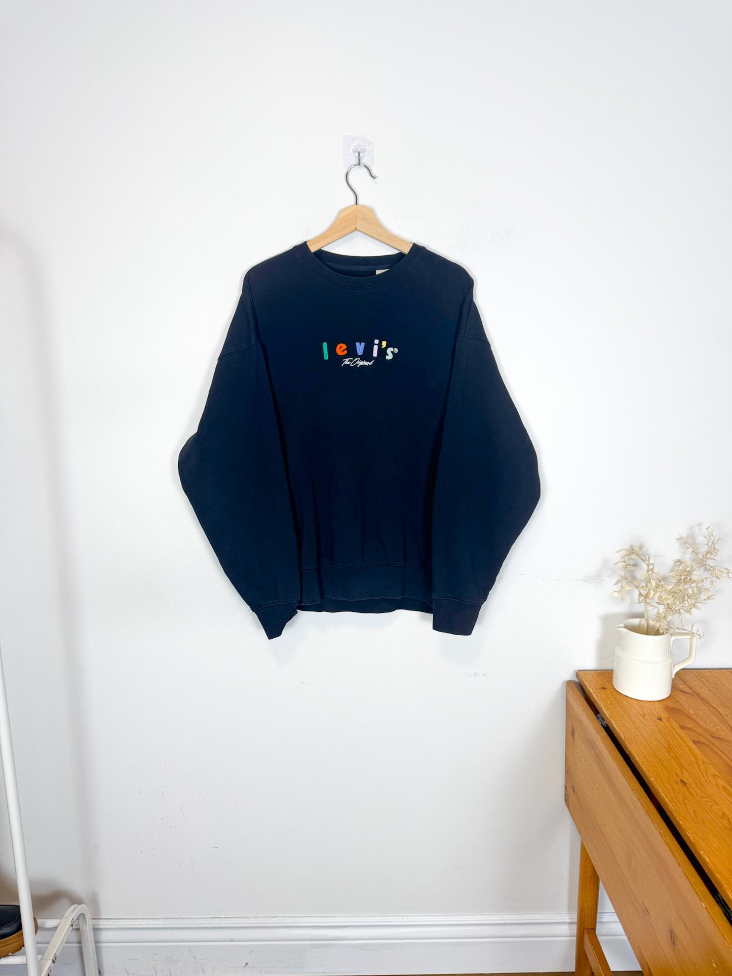 Levi's Relaxed Crewneck in Black with Embroidered Logo (Size L)