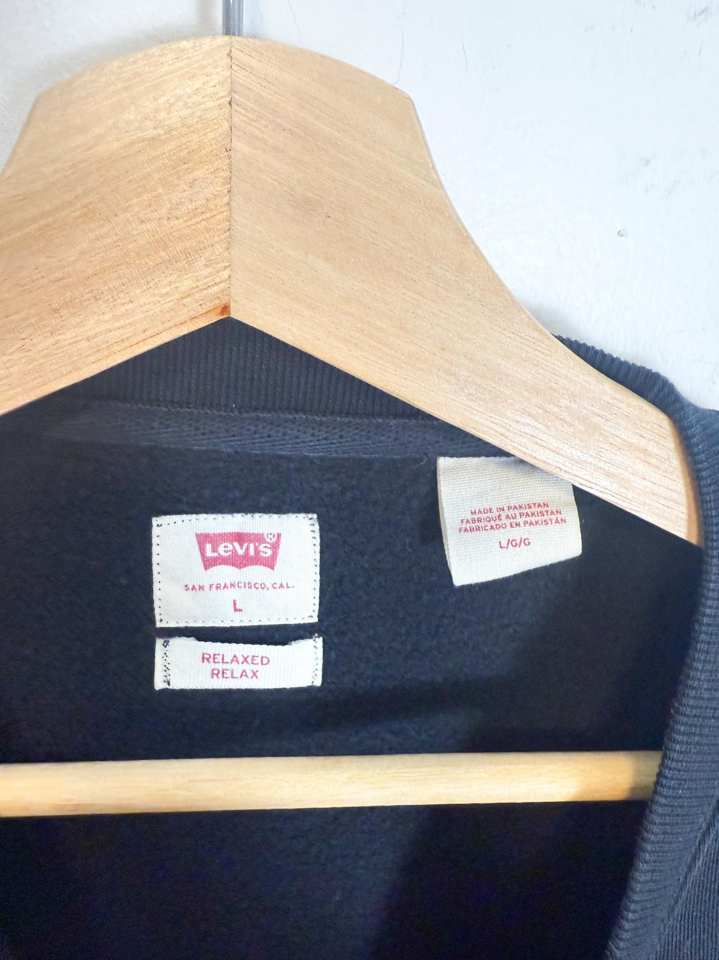 Levi's Relaxed Crewneck in Black with Embroidered Logo (Size L)