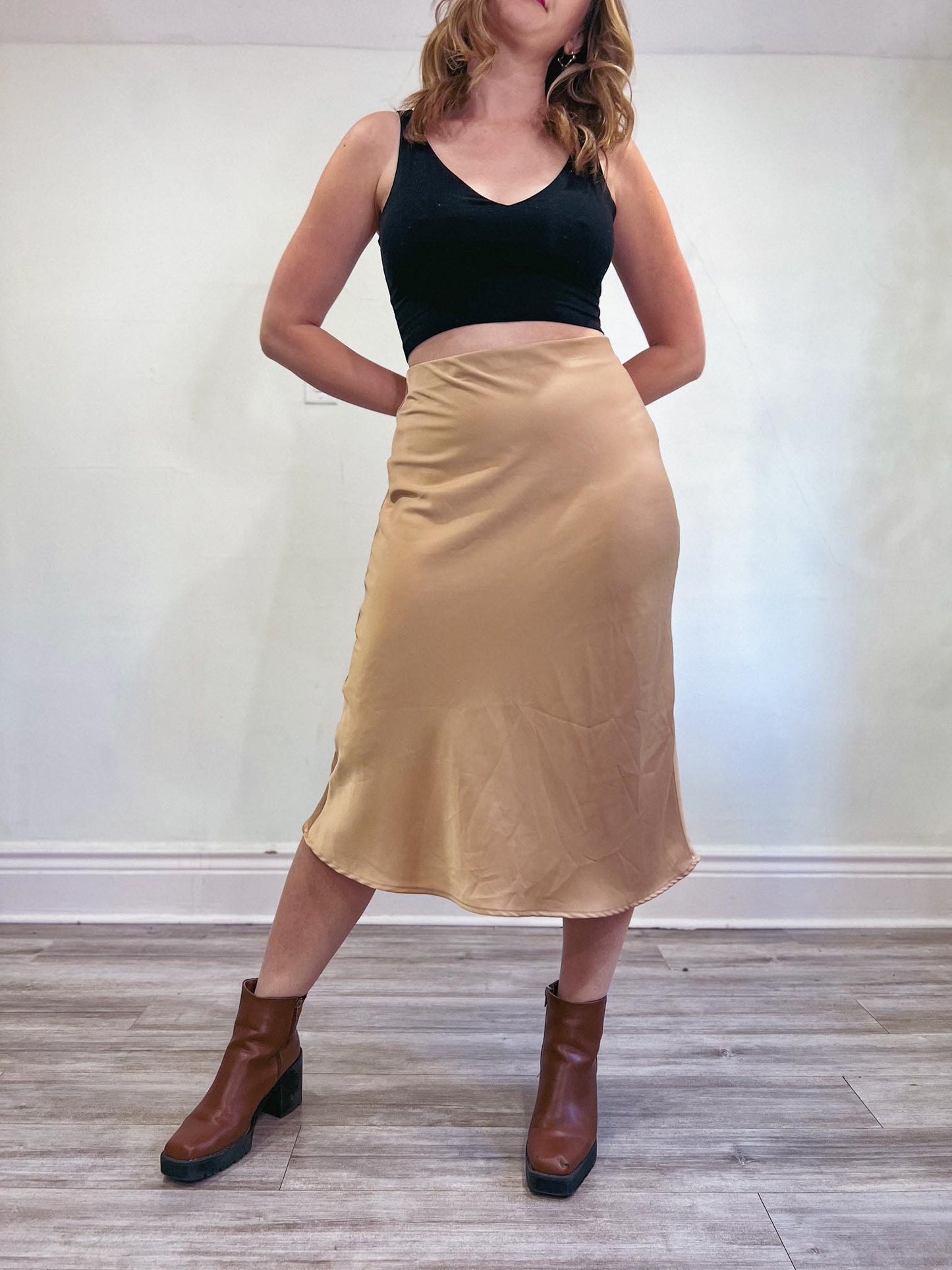 Rachel Zoe Satin Midi Skirt in Beige (Size L)