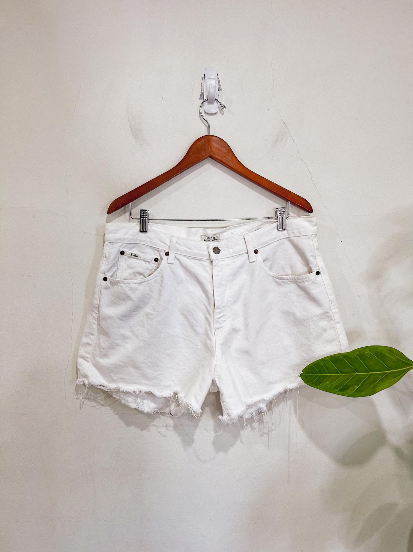 Polo Ralph Lauren "Crosby Relaxed Short" in White Denim (Size 32)