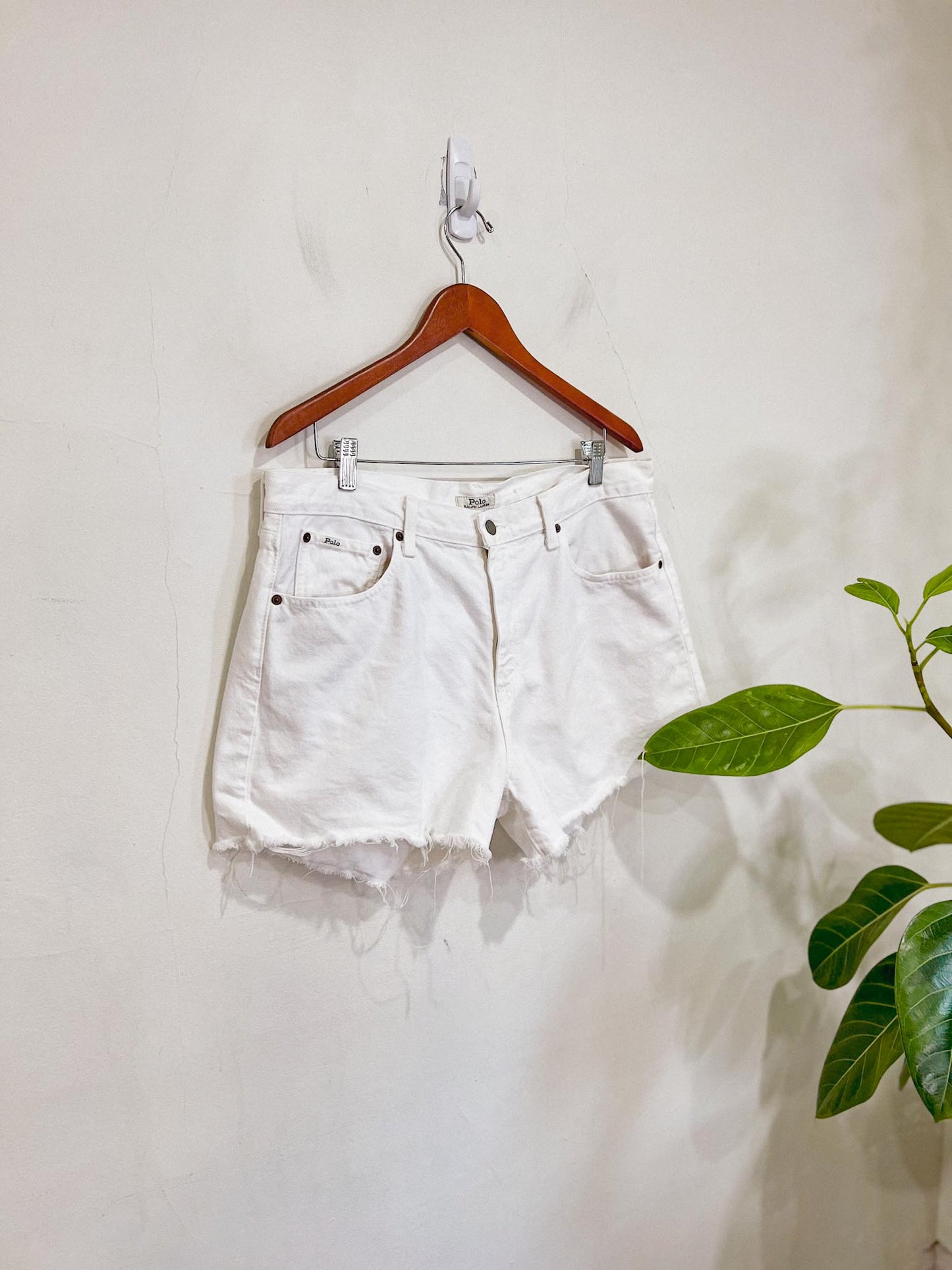 Polo Ralph Lauren "Crosby Relaxed Short" in White Denim (Size 32)