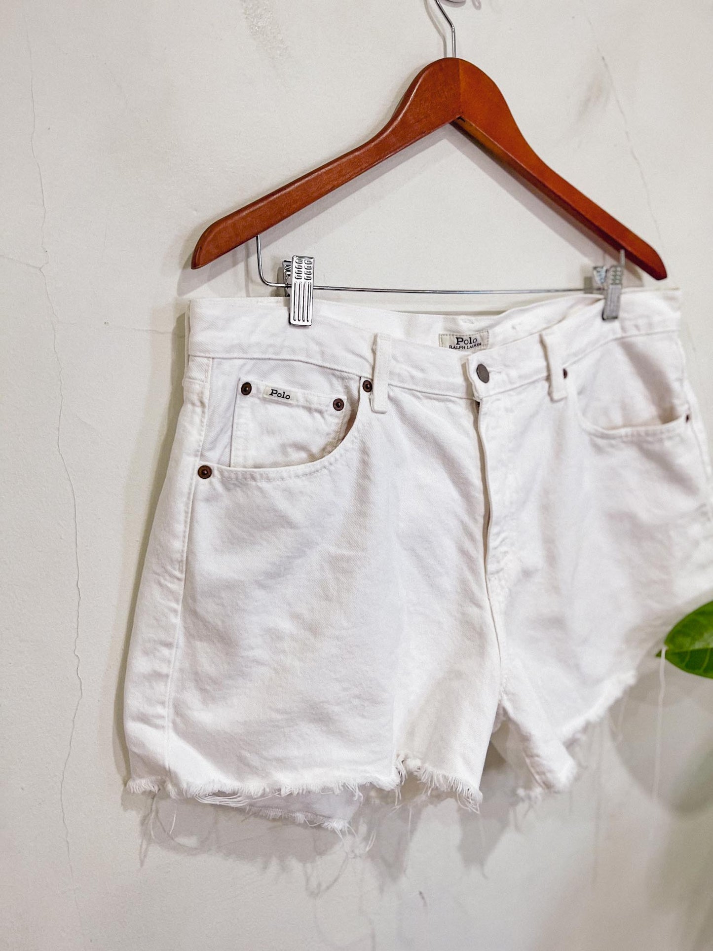 Polo Ralph Lauren "Crosby Relaxed Short" in White Denim (Size 32)