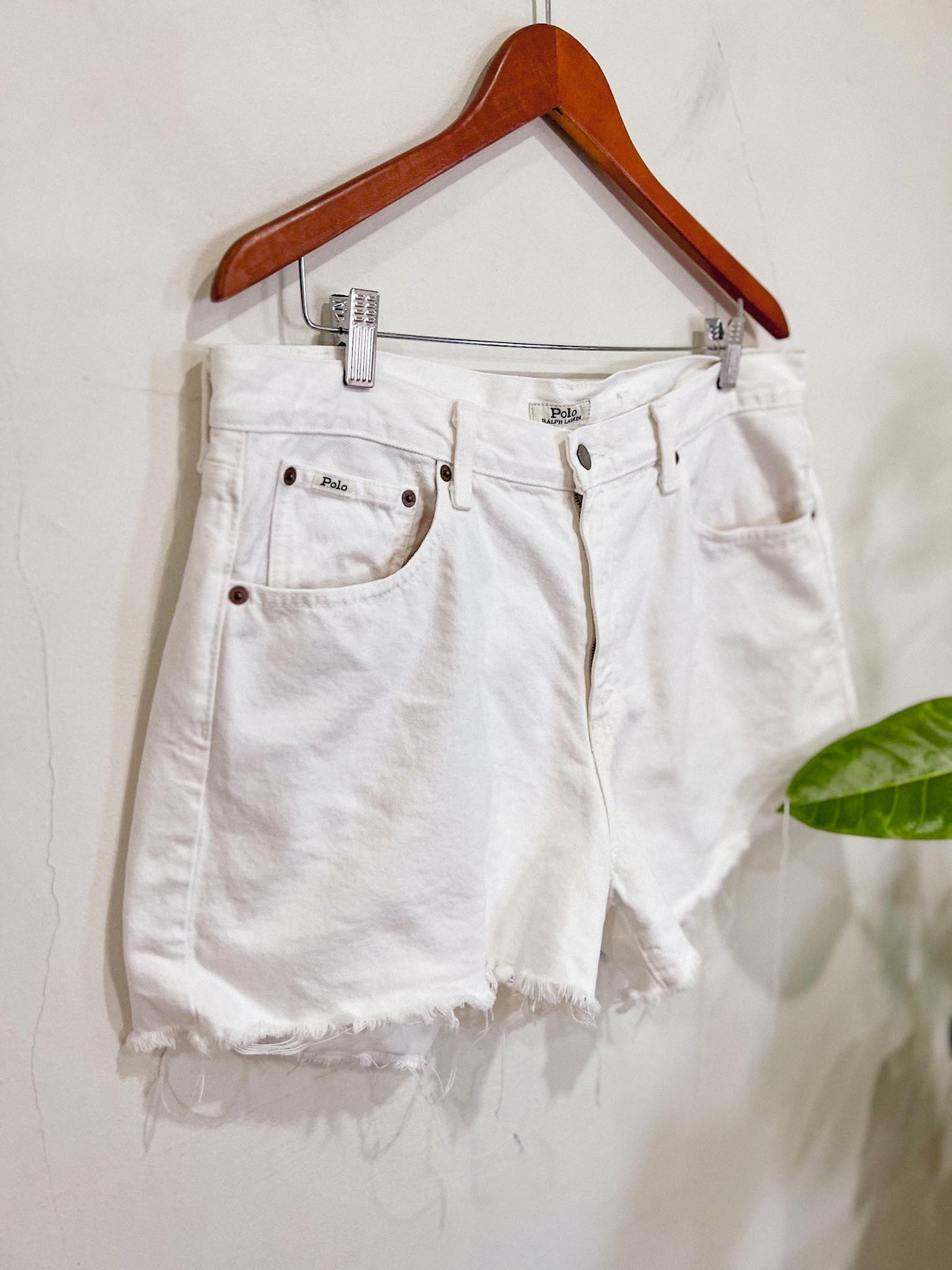 Polo Ralph Lauren "Crosby Relaxed Short" in White Denim (Size 32)